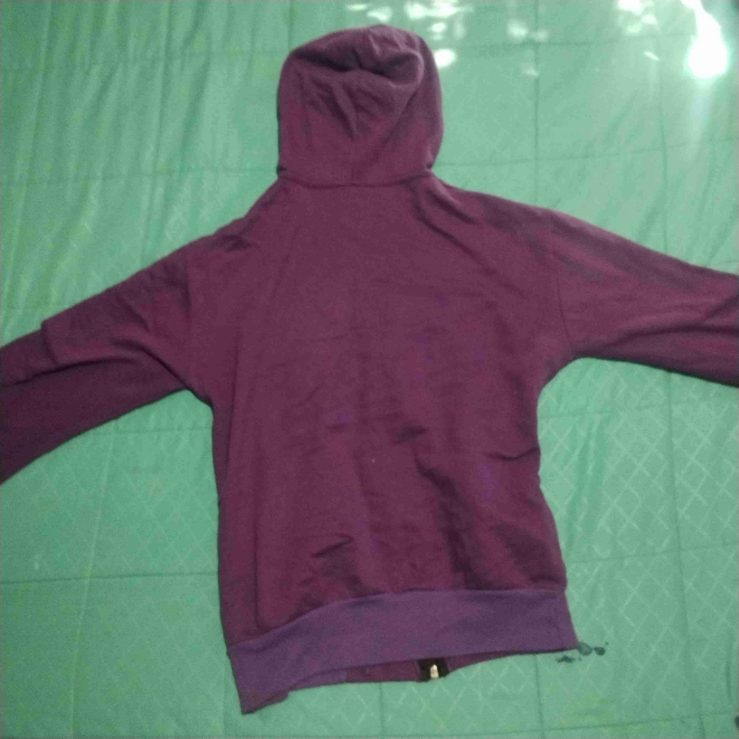 Polerón morado con capucha - 2