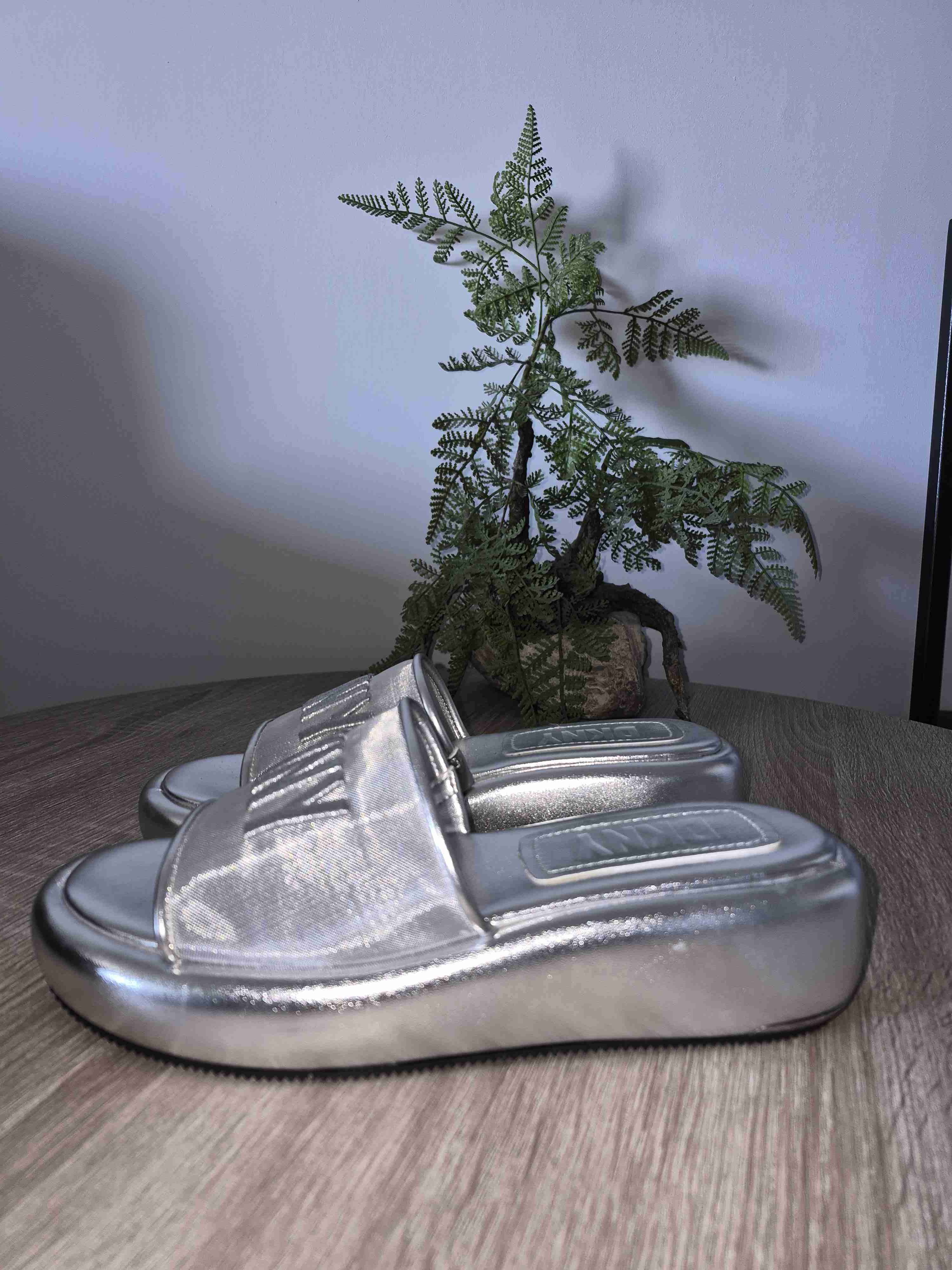 Sandalias plateadas DKNY - 2