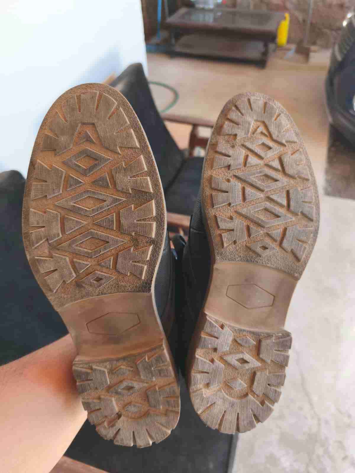 Botas negras de cuero - miniatura 3