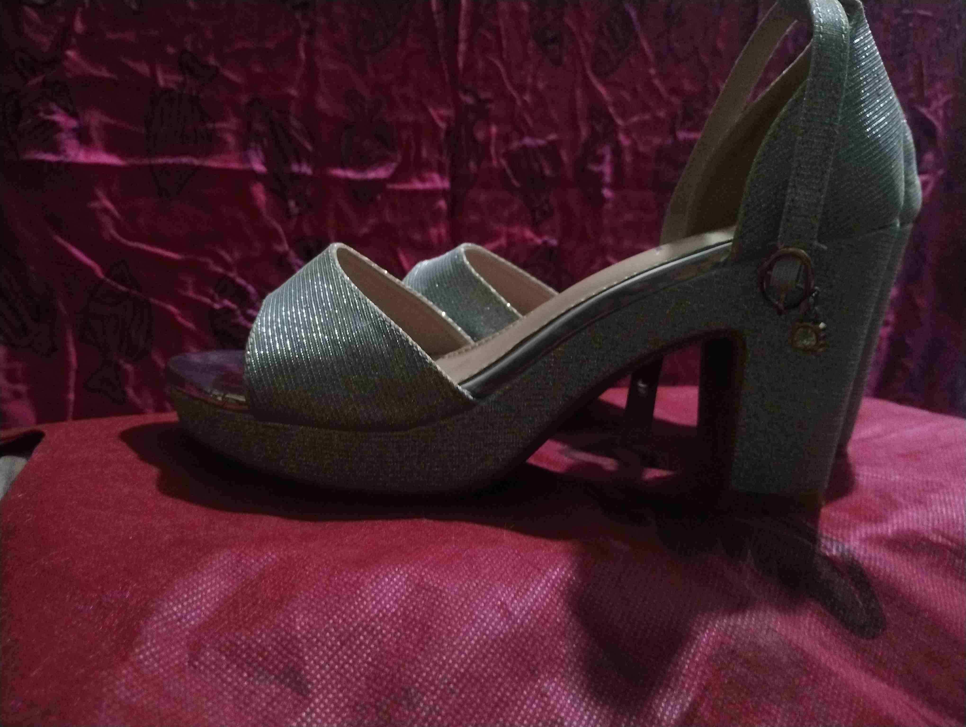 Tacones plateados brillantes - miniatura 2