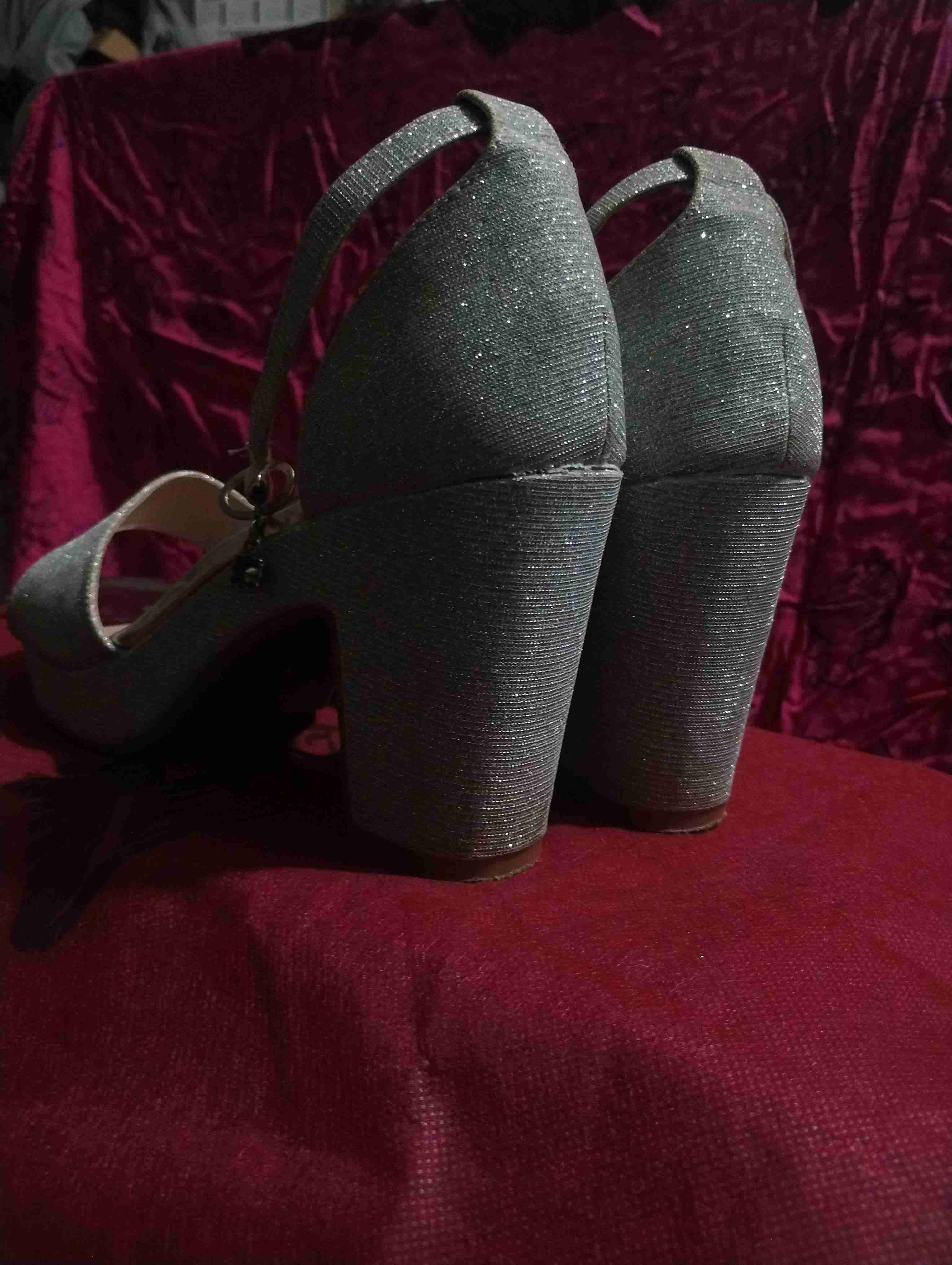 Tacones plateados brillantes - miniatura 4