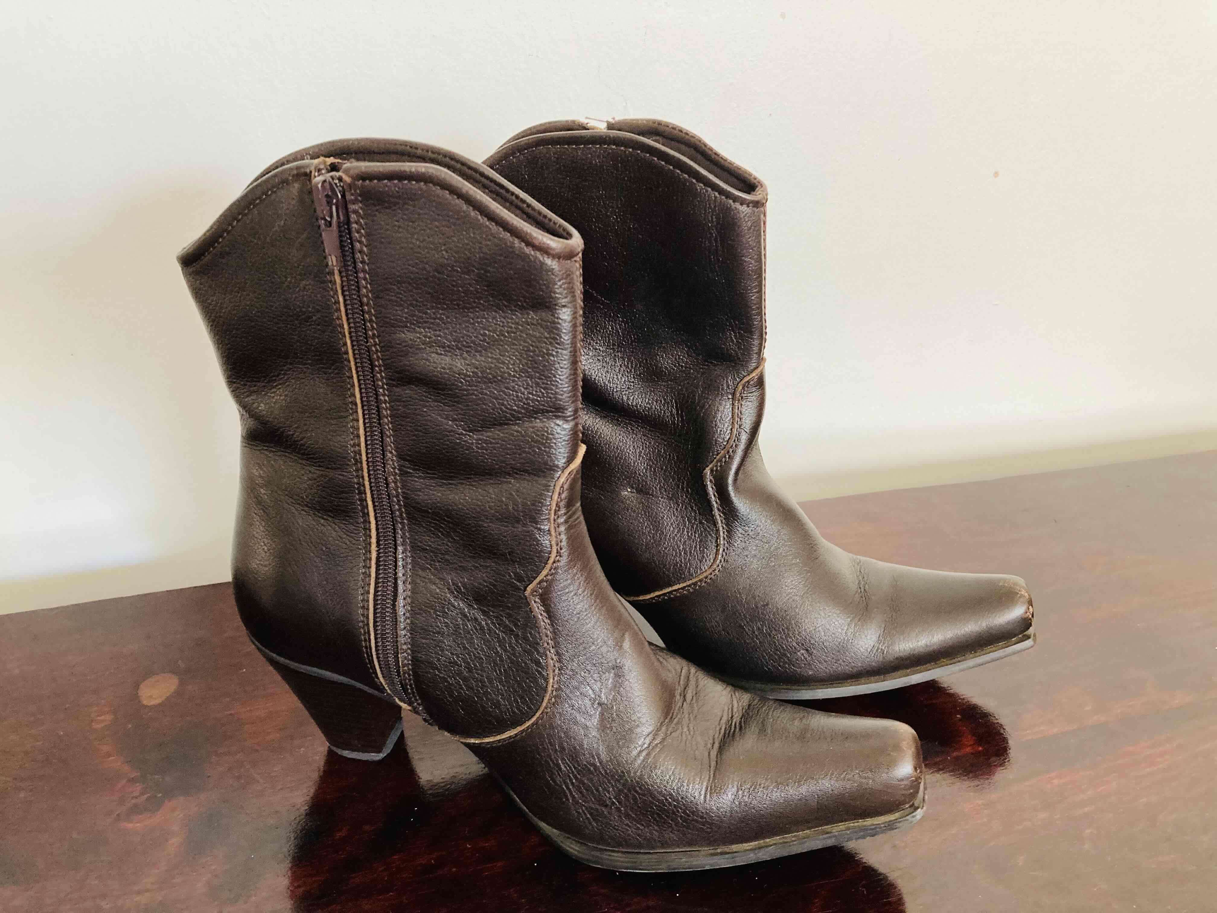 Botines de cuero café