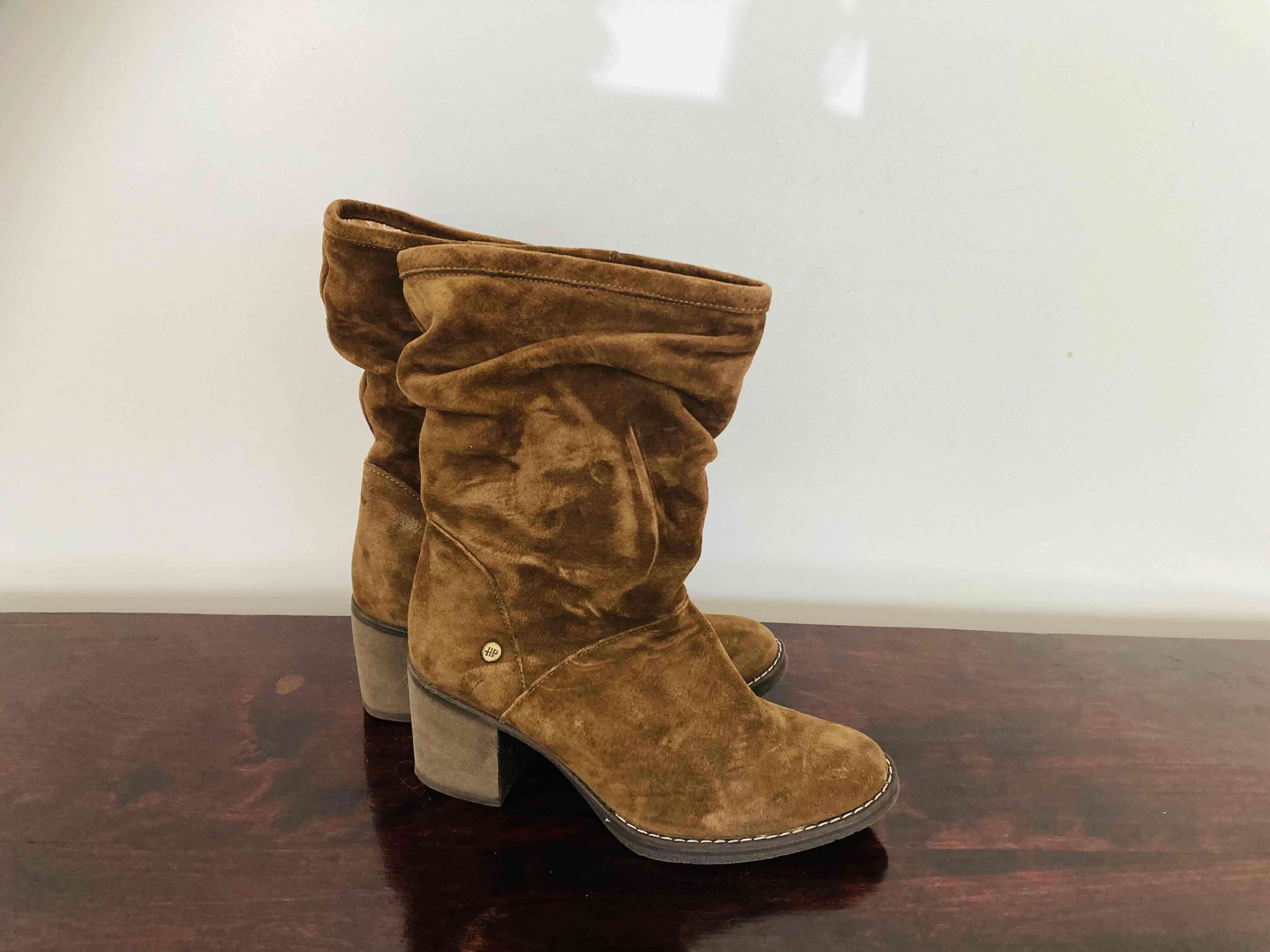 Hermosas botas de cuero café gamuza Hush Puppies - miniatura 2