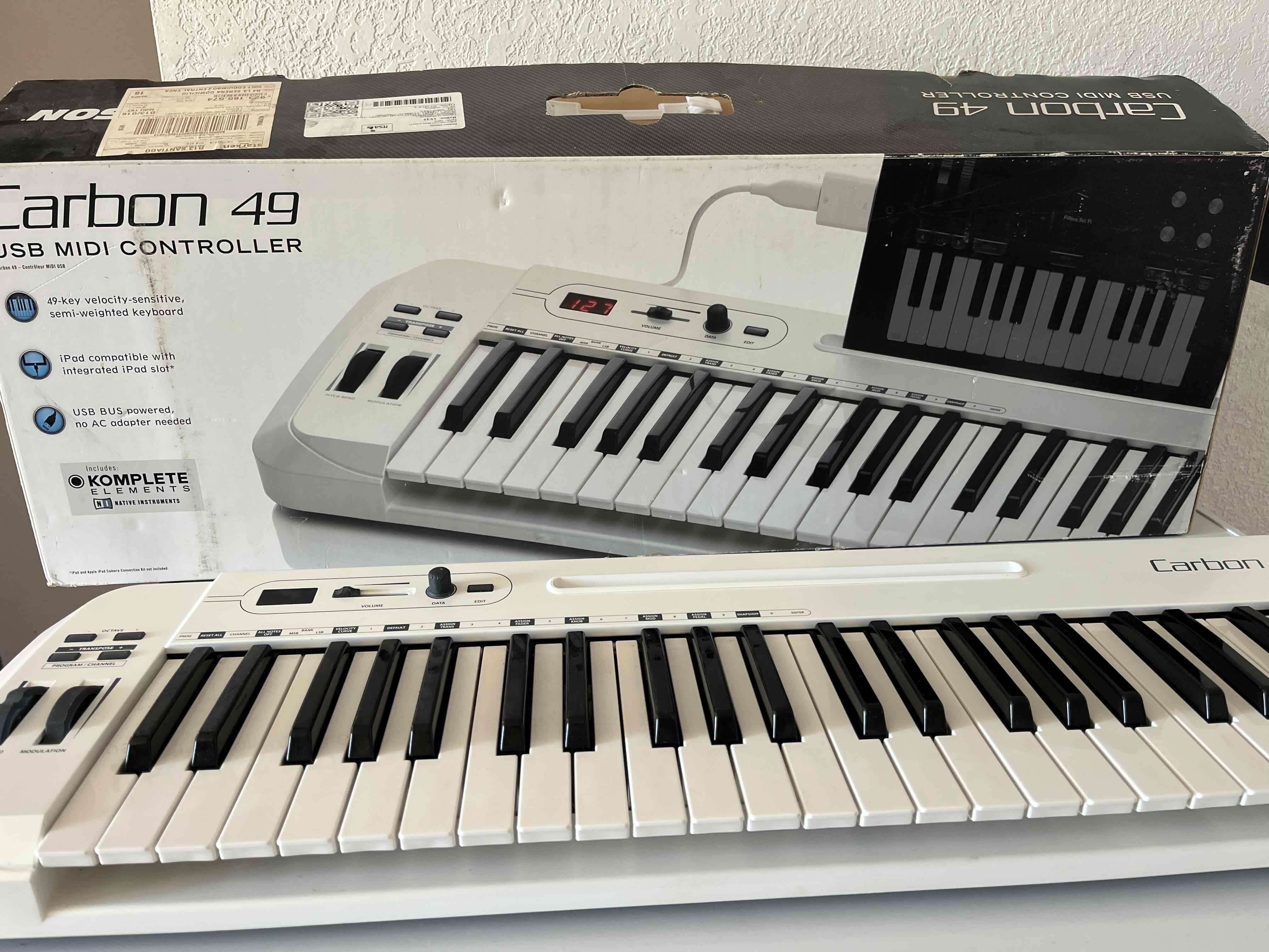 Controlador MIDI USB Carbon 49 - 1