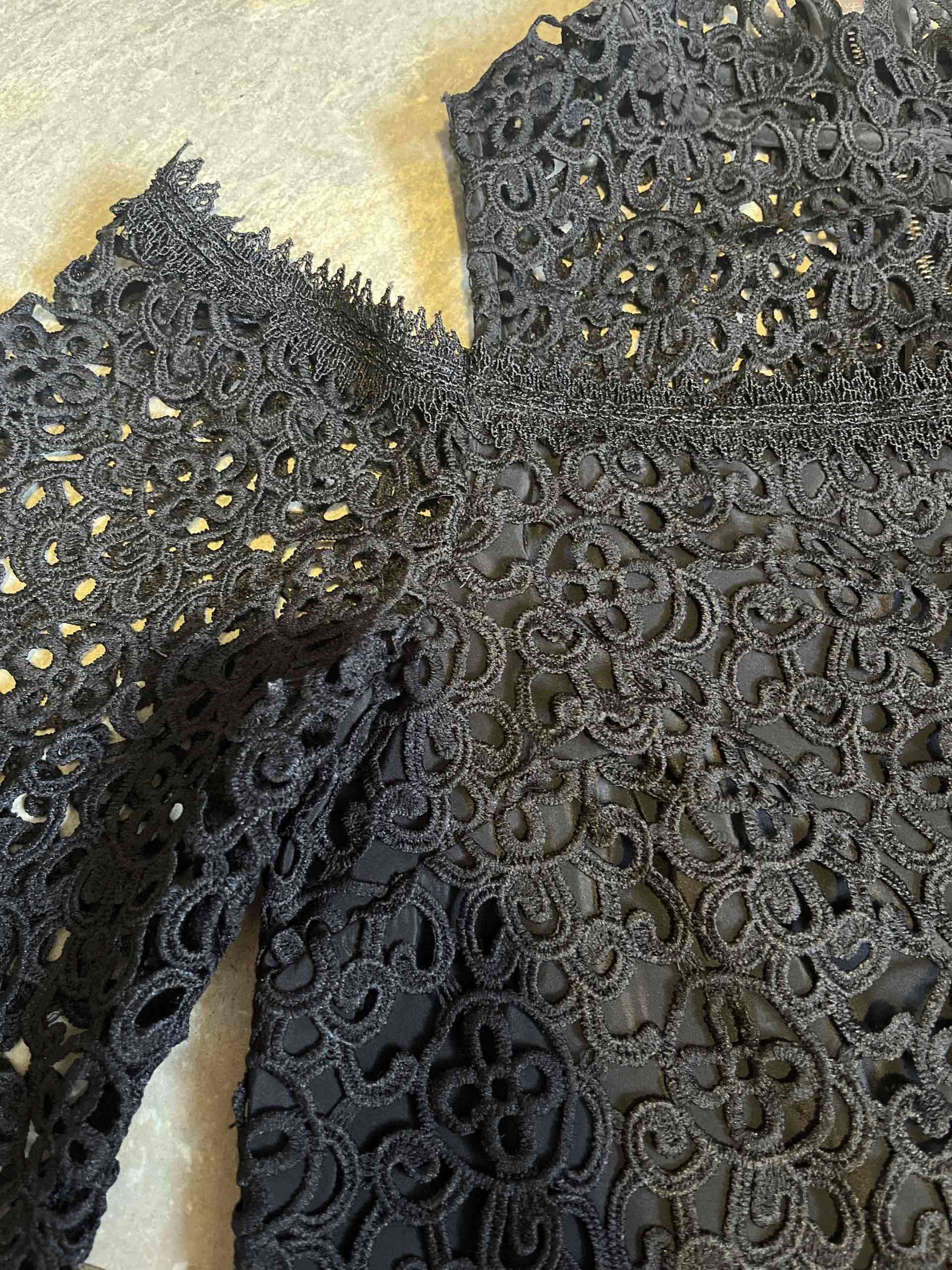 Blusa encaje negra - miniatura 2