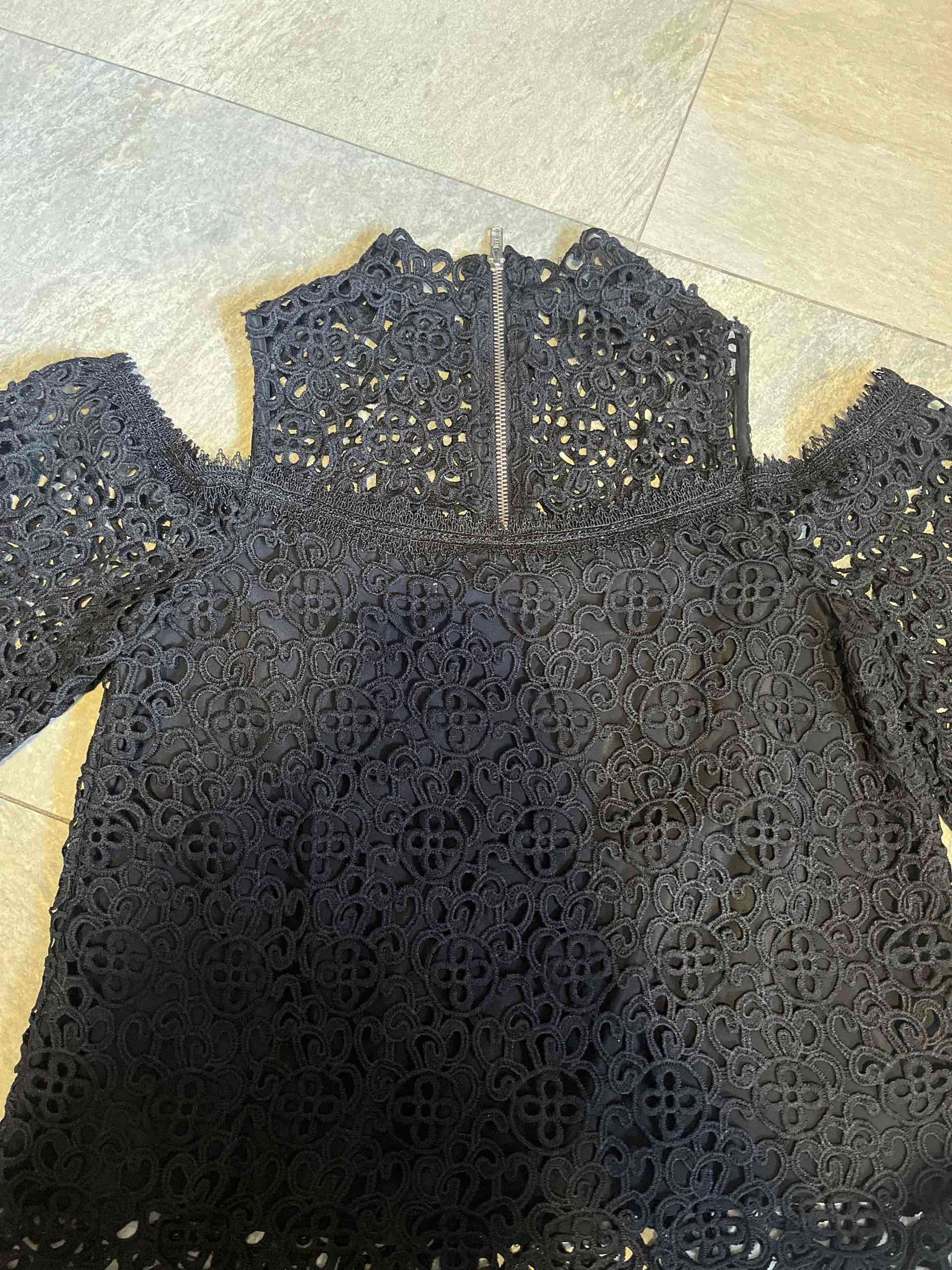 Blusa encaje negra - miniatura 4