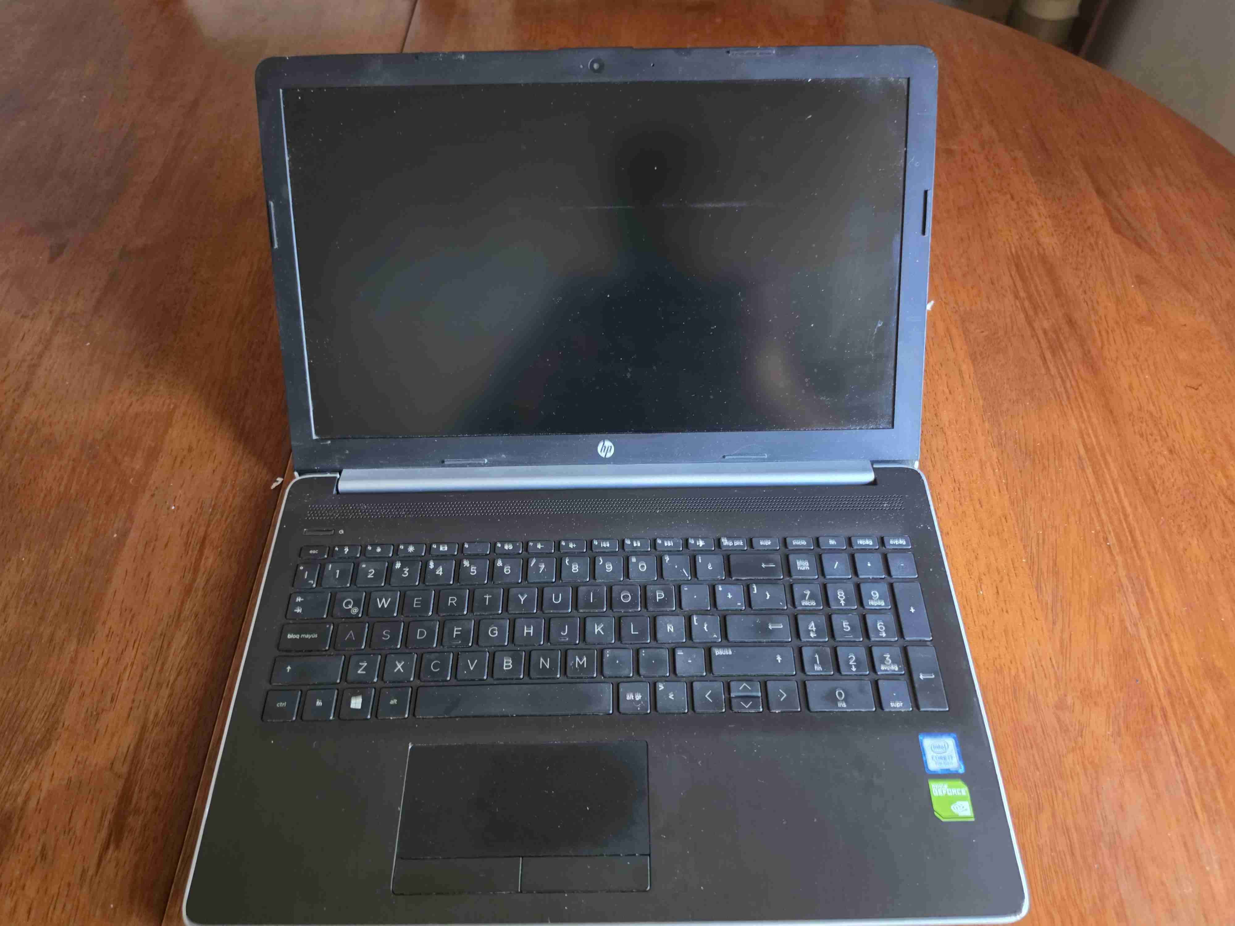 Laptop HP plateada usada - 2