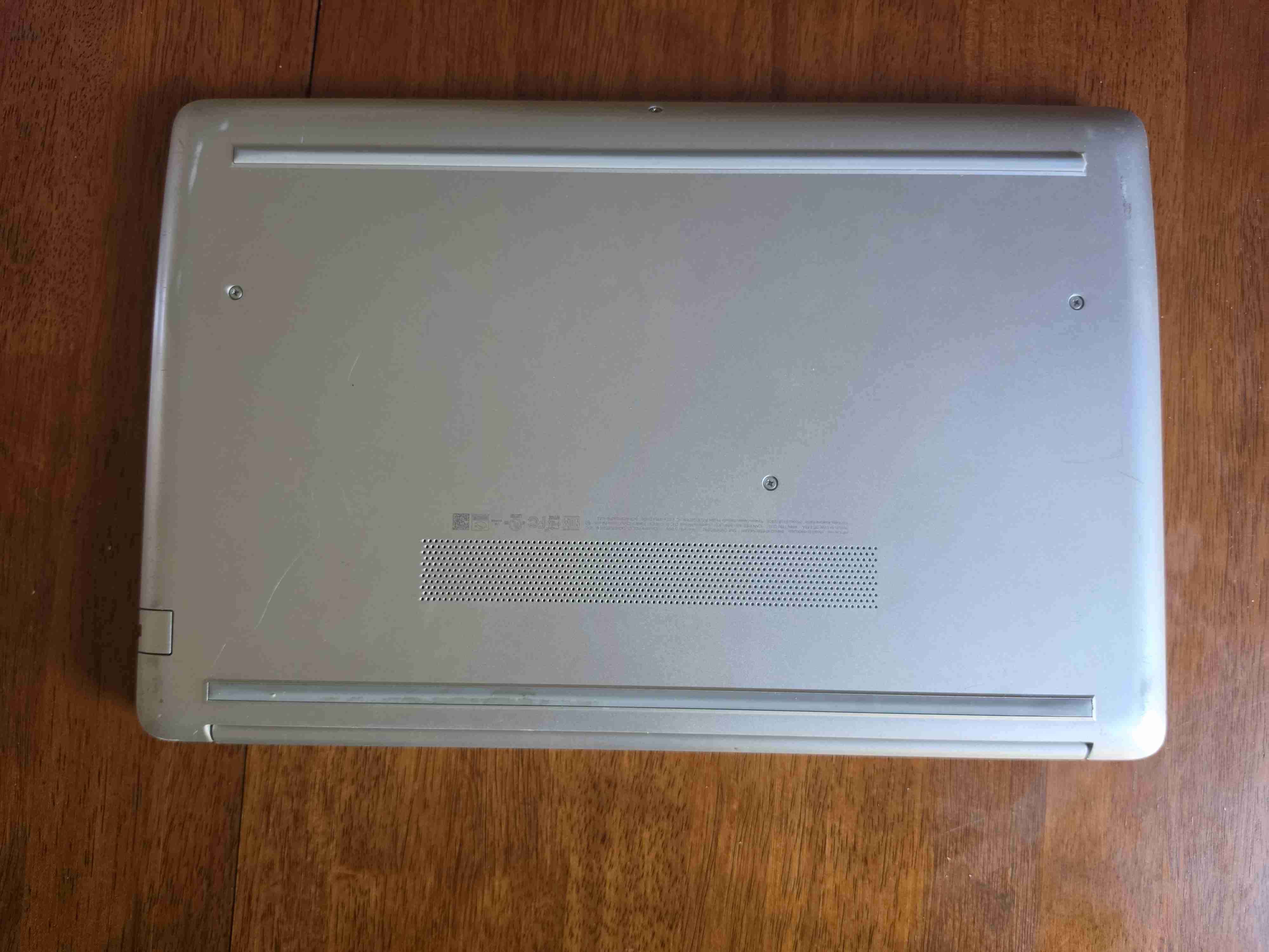 Laptop HP plateada usada - 5