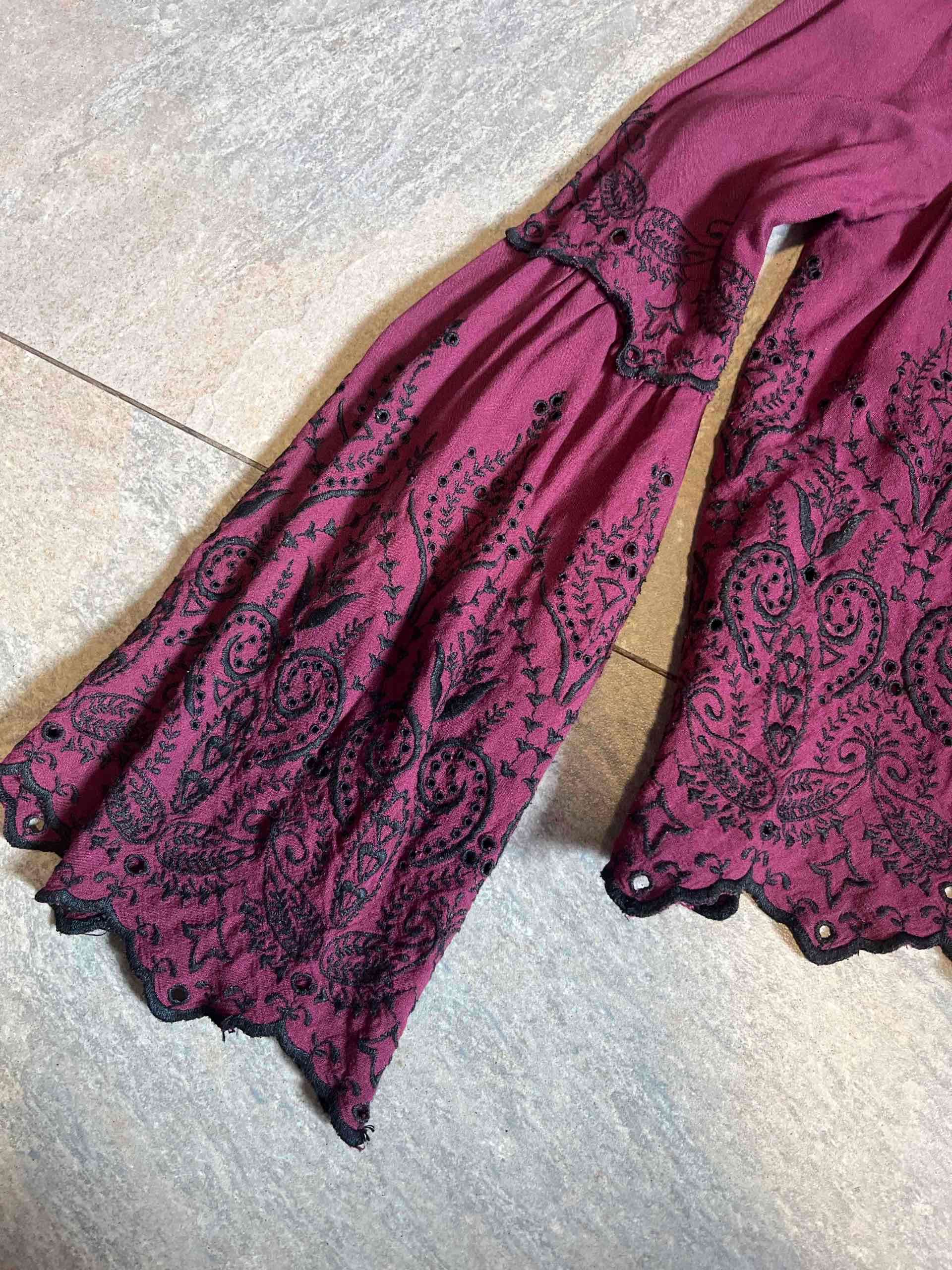 Blusa bordada color burdeos - miniatura 2