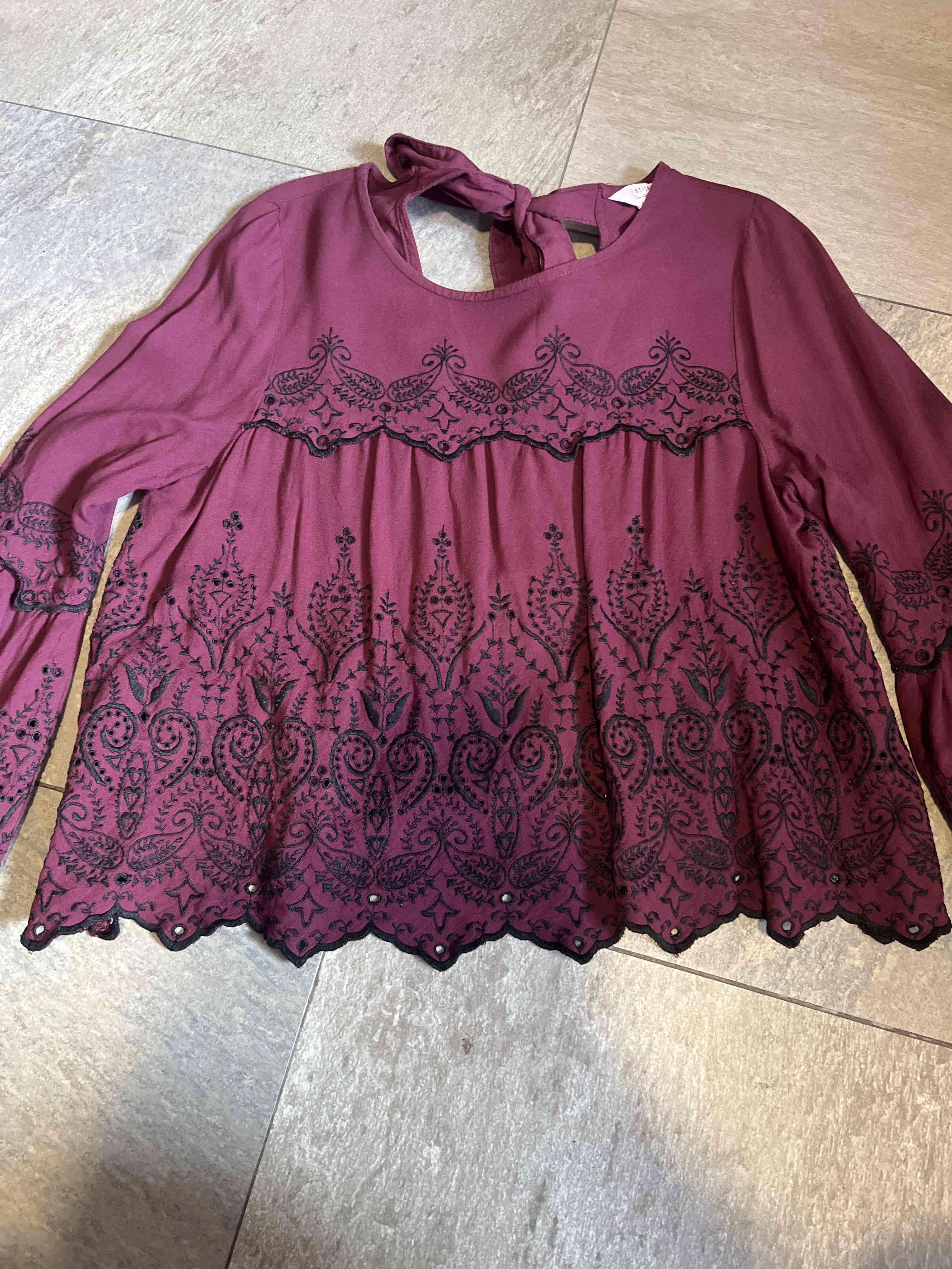 Blusa bordada color burdeos - miniatura 3