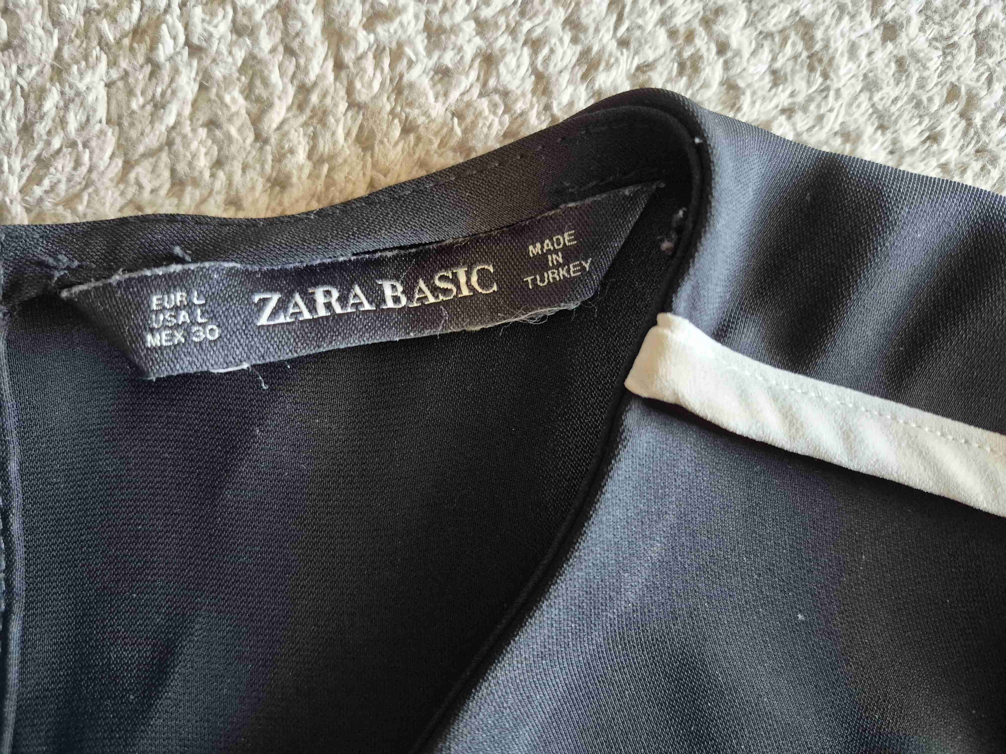 Blusa sin mangas negra - miniatura 3