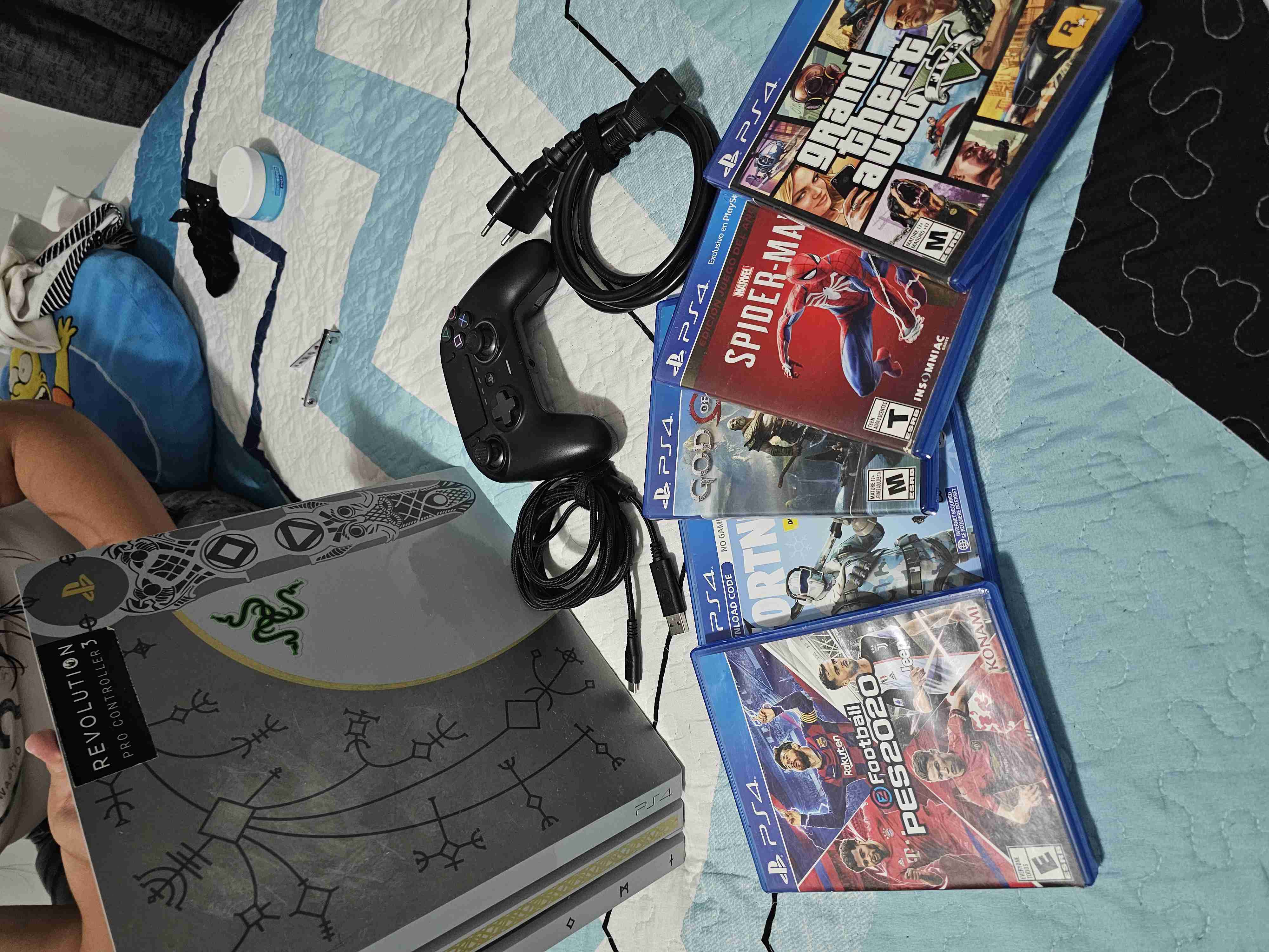 Consola PS4 con juegos y accesorios - miniatura 1