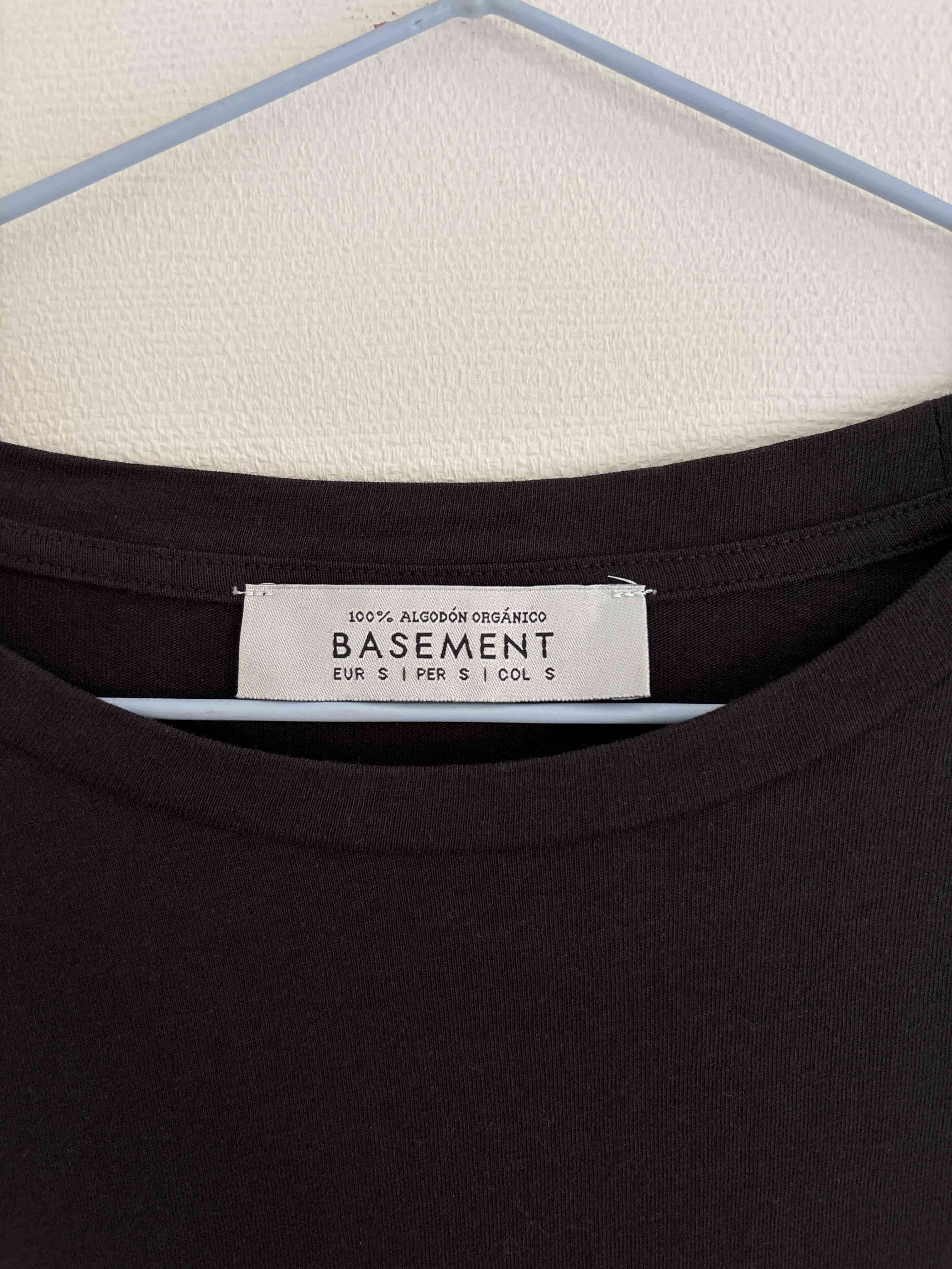 Polera negra manga corta basement - 2