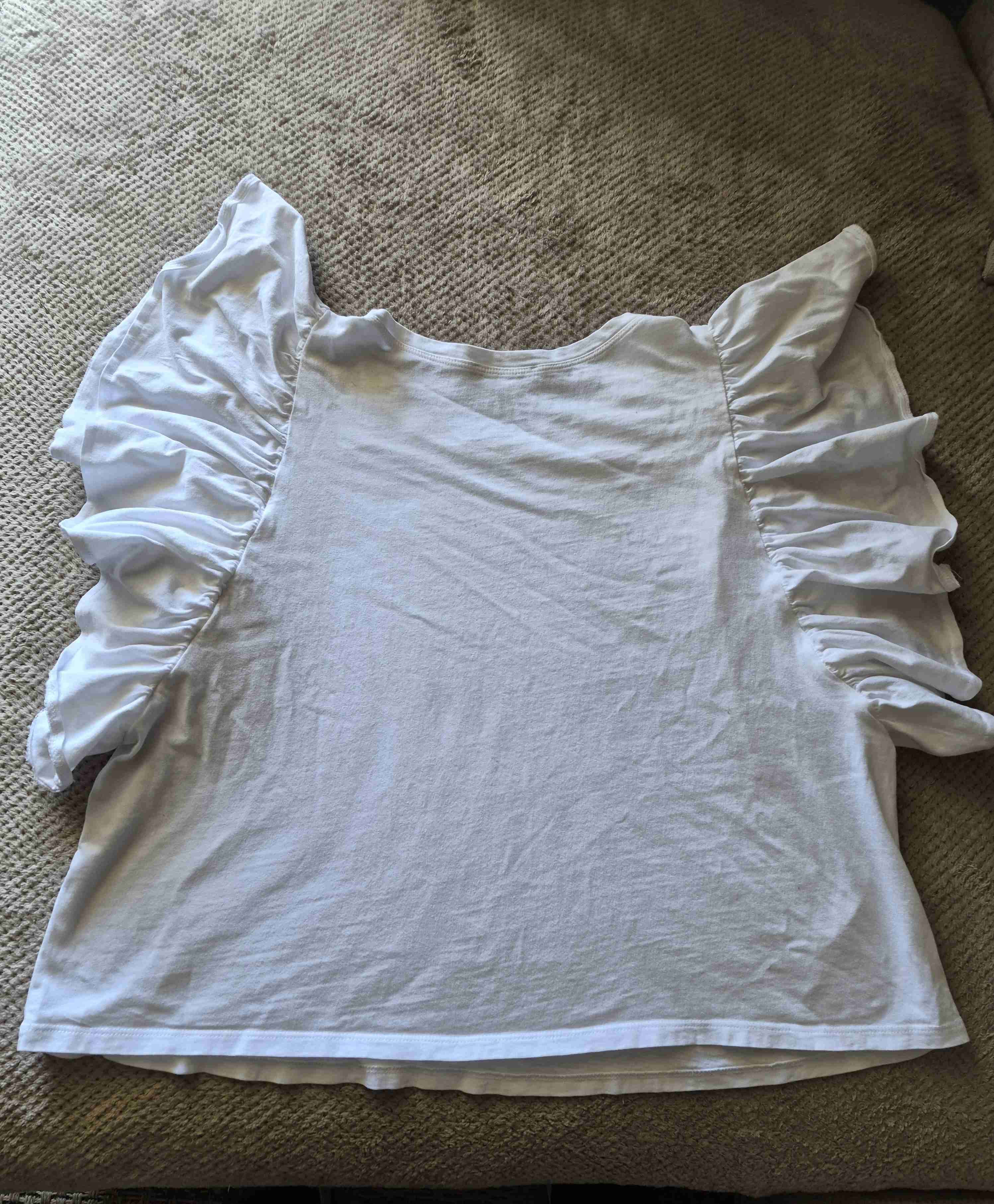 Polera blanca con volantes - miniatura 2