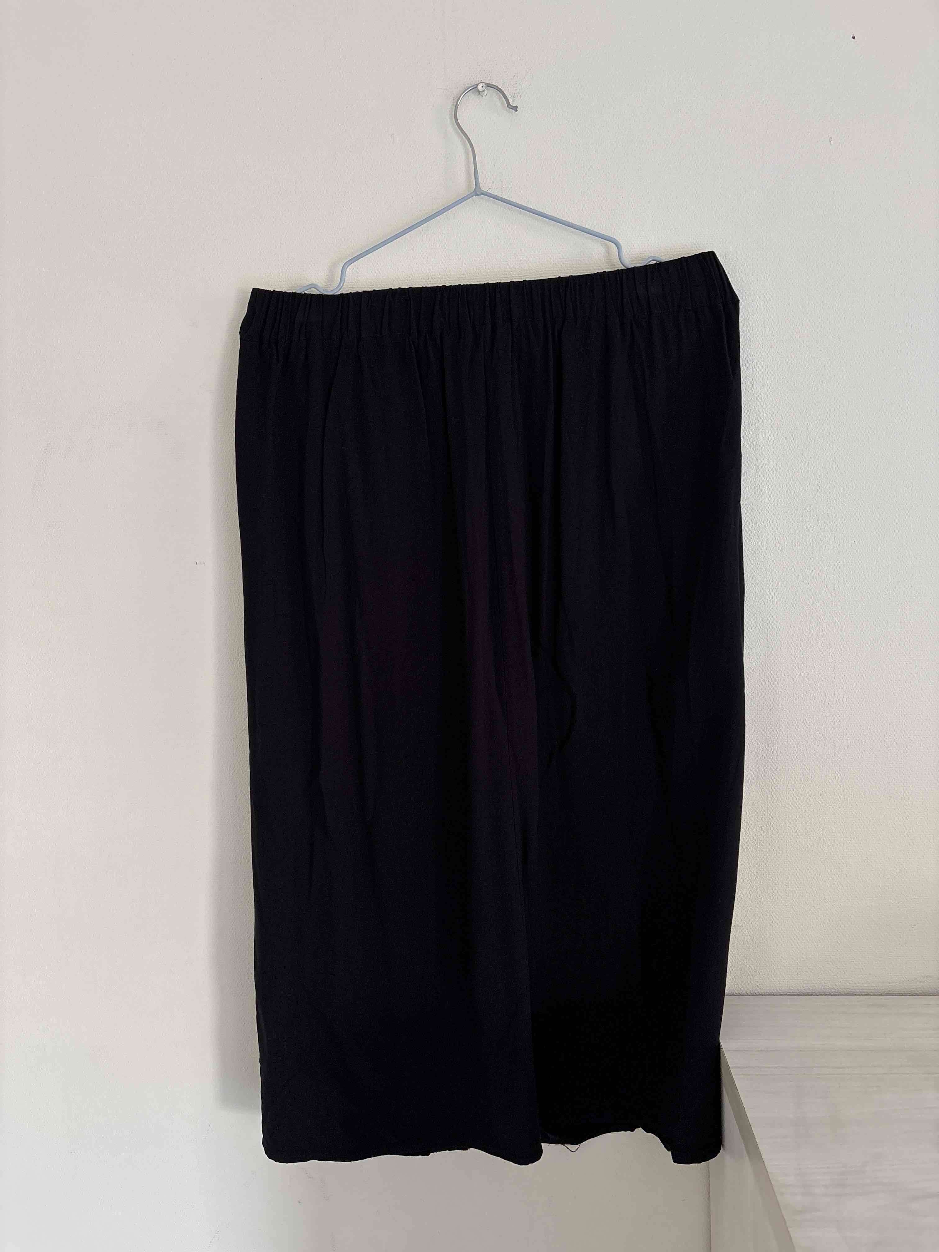 Falda negra con botones - miniatura 4