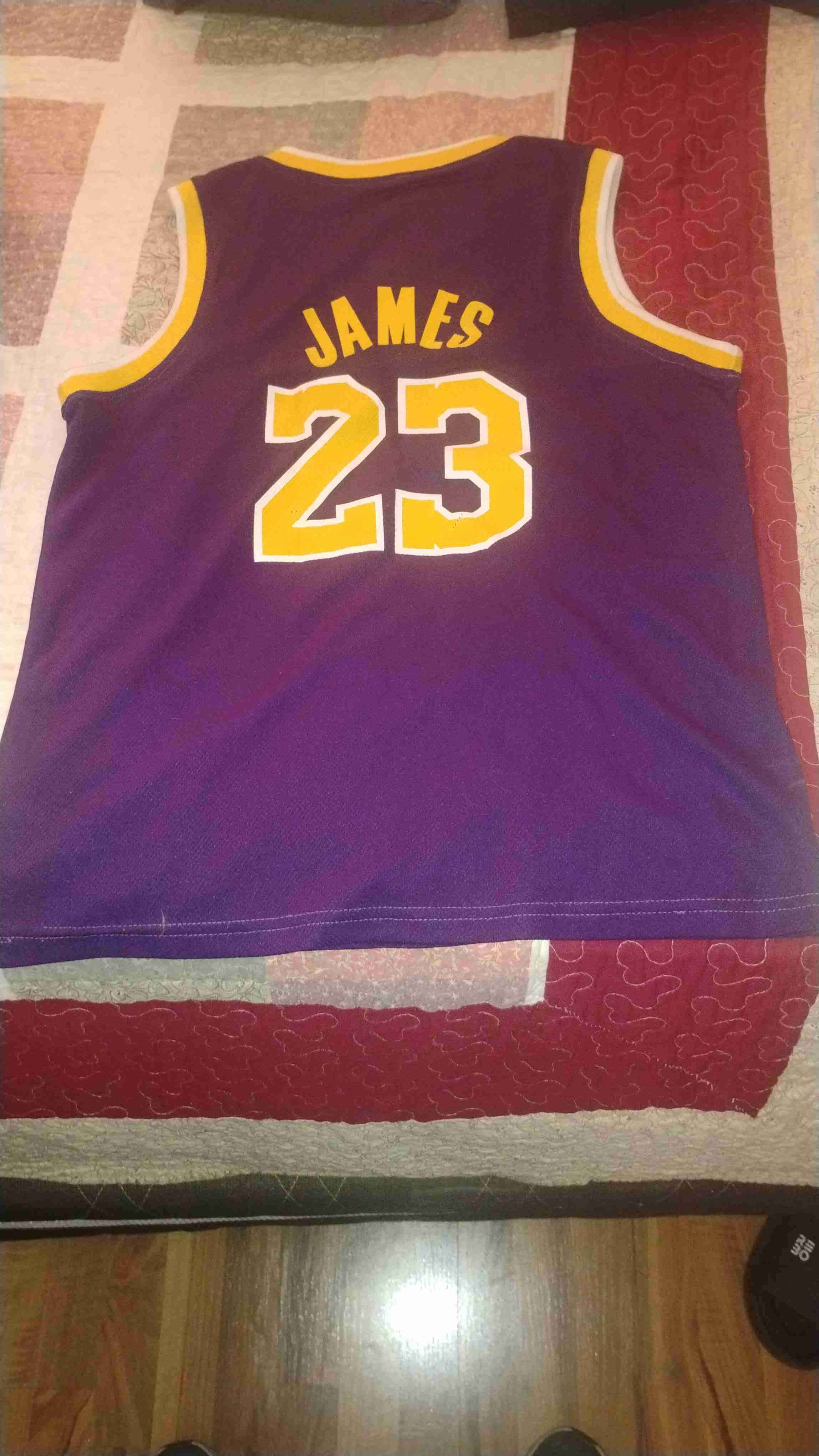 Camiseta basquetbol morada JAMES 23 - miniatura 1