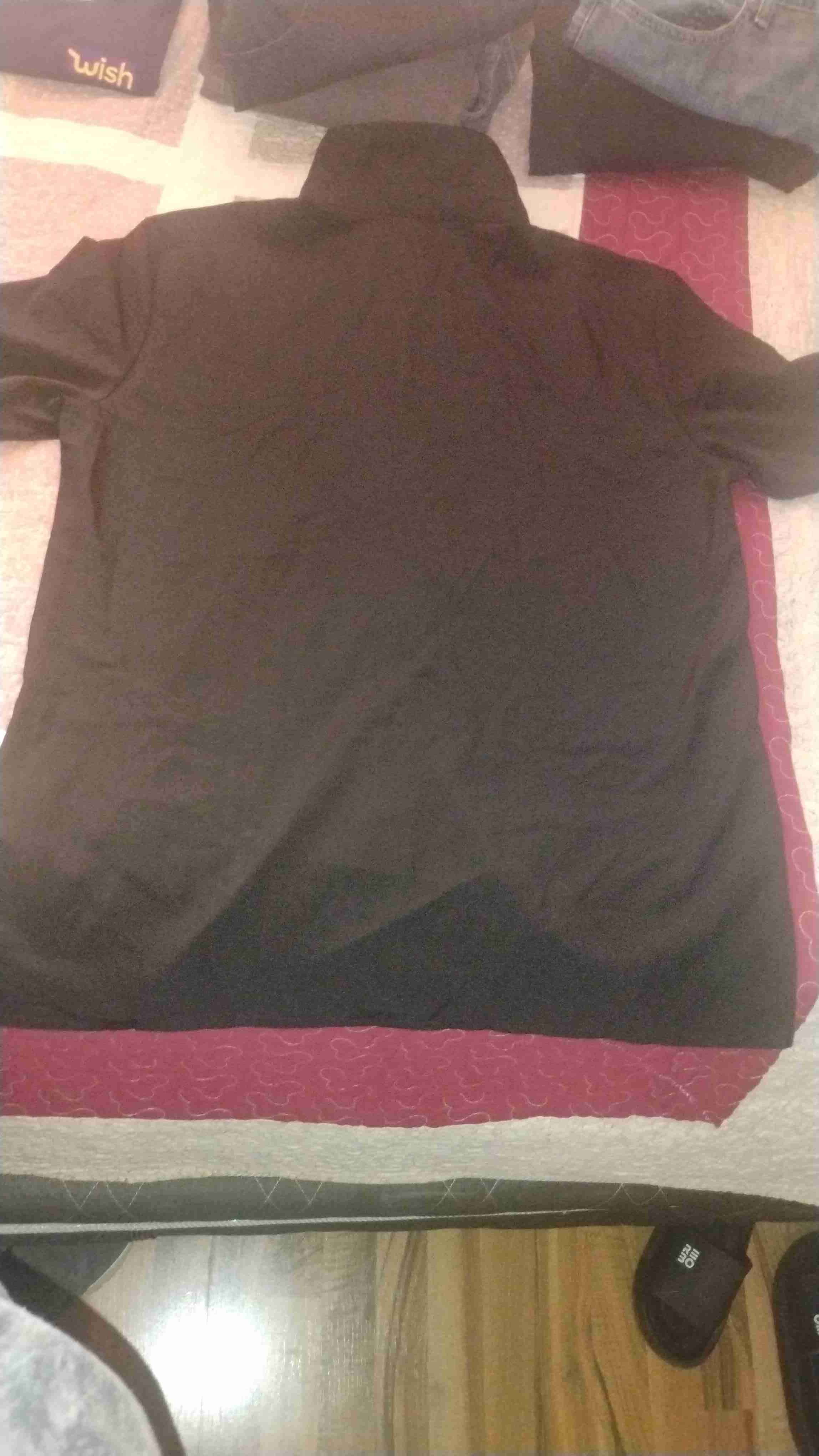 Camisa negra con botones rojos - 2