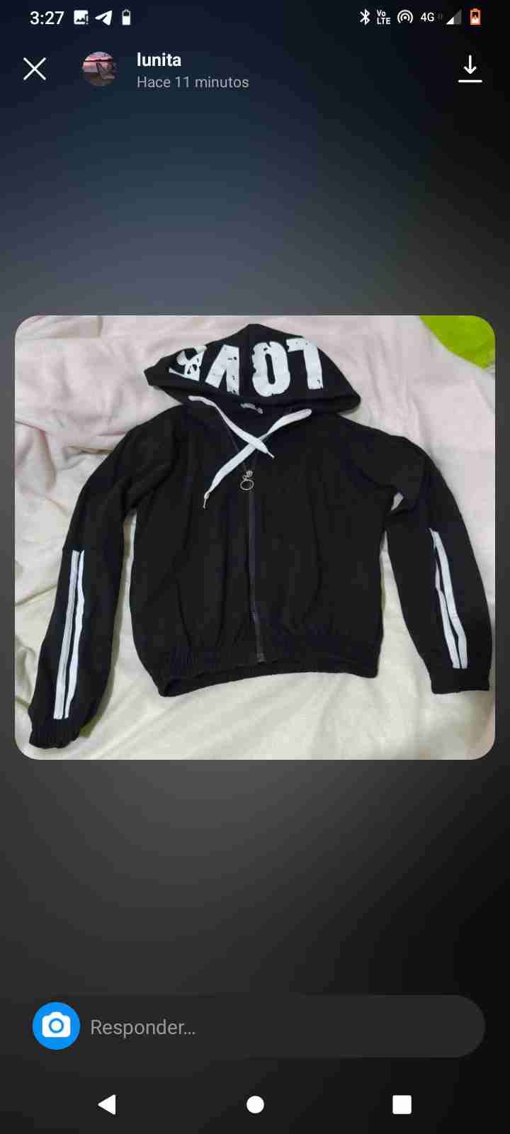 Polerón negro con capucha estampada talla M - 1