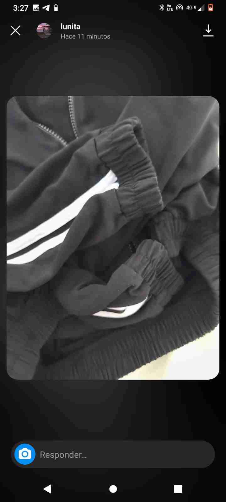 Polerón negro con capucha estampada talla M - 2