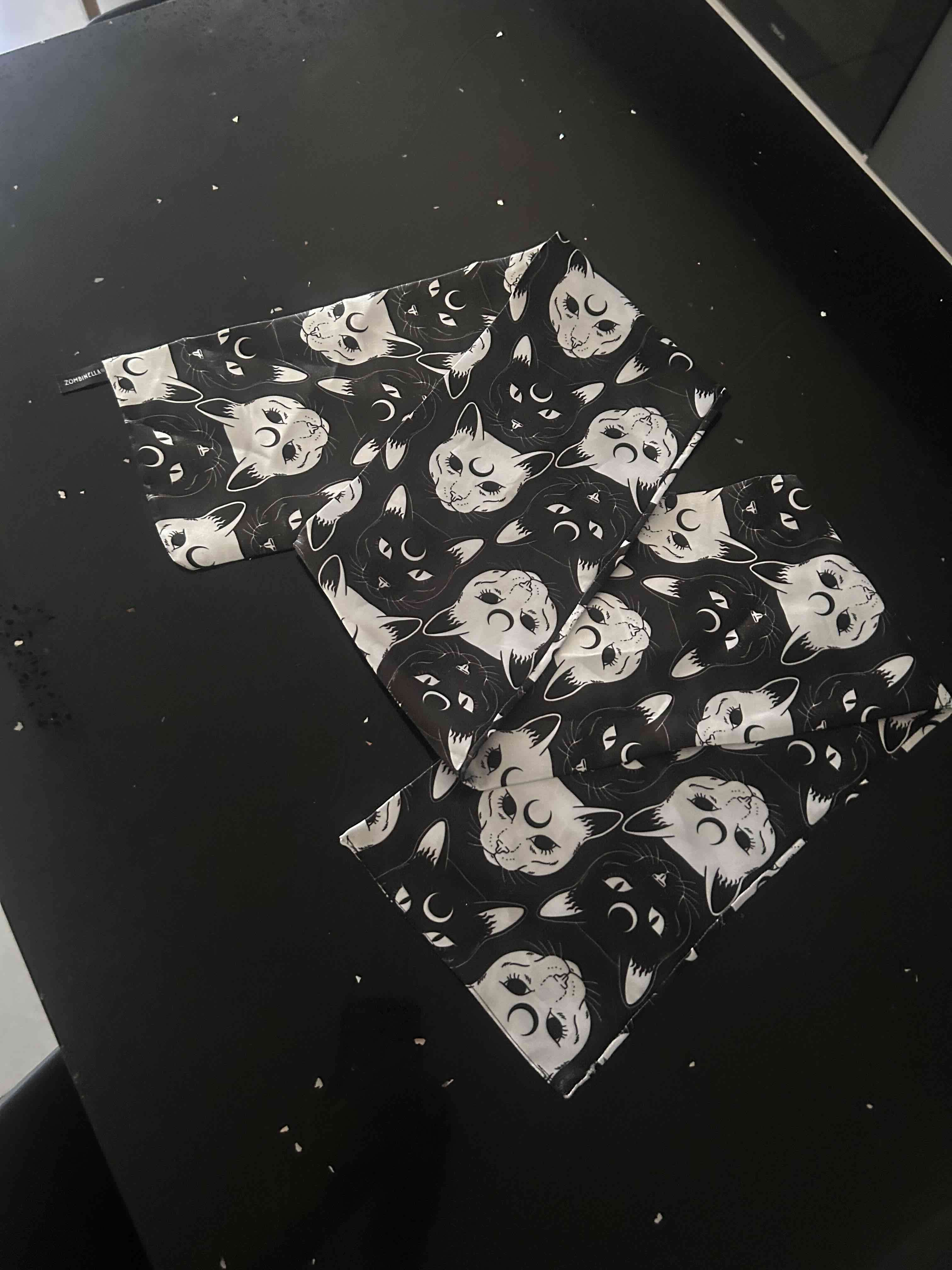 Pañuelo negro con estampado de gatos - 2