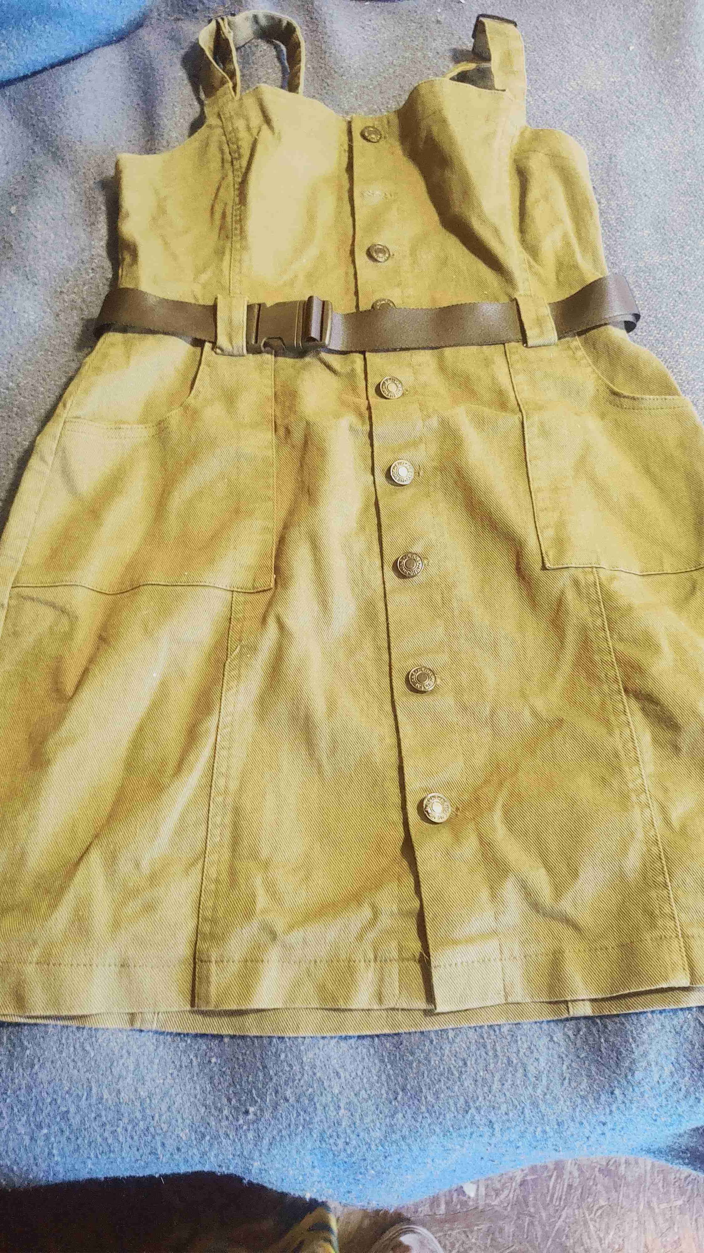 Vestido verde con tirantes - 1