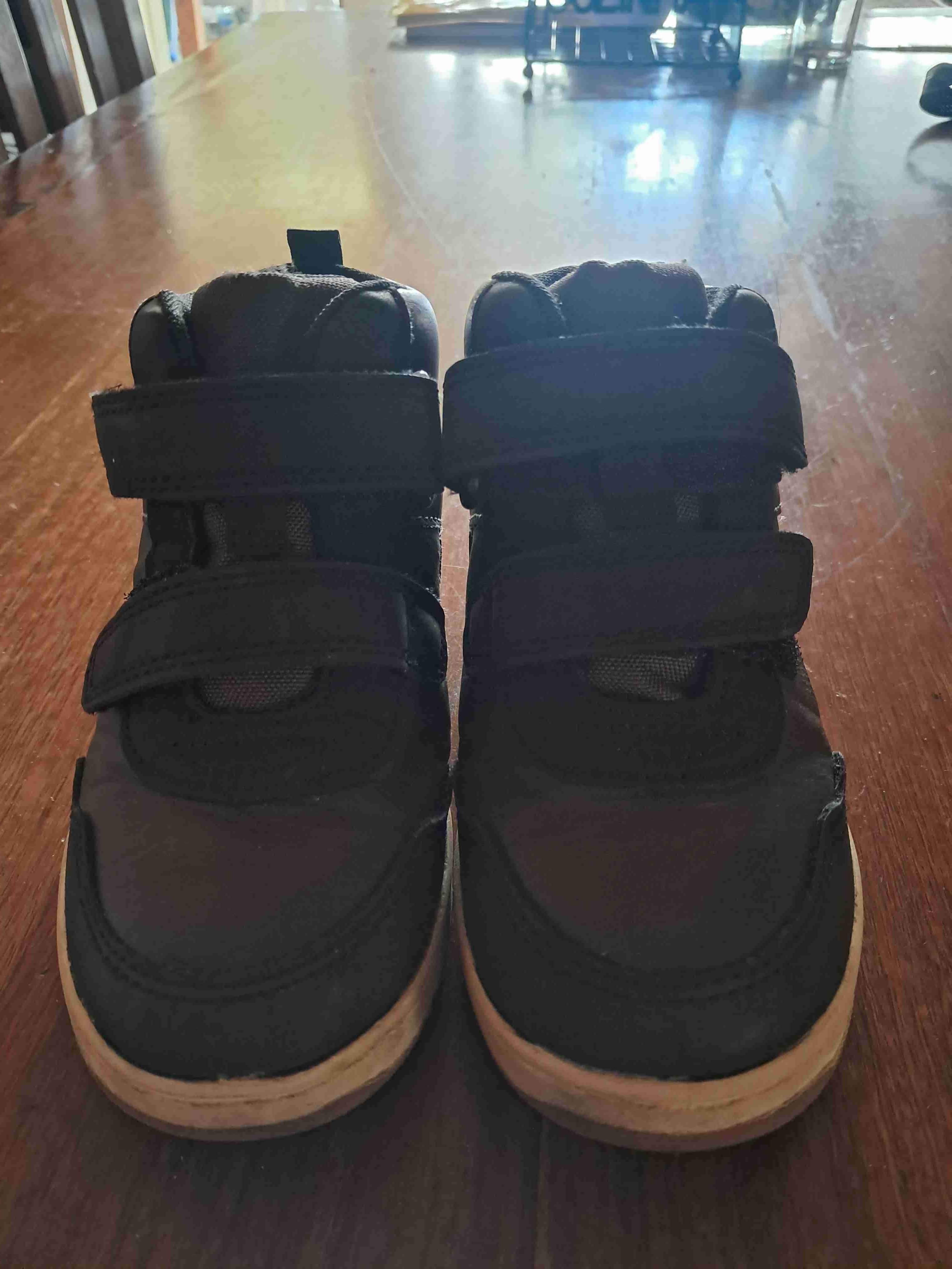 Zapatillas negras altas para niño - miniatura 2