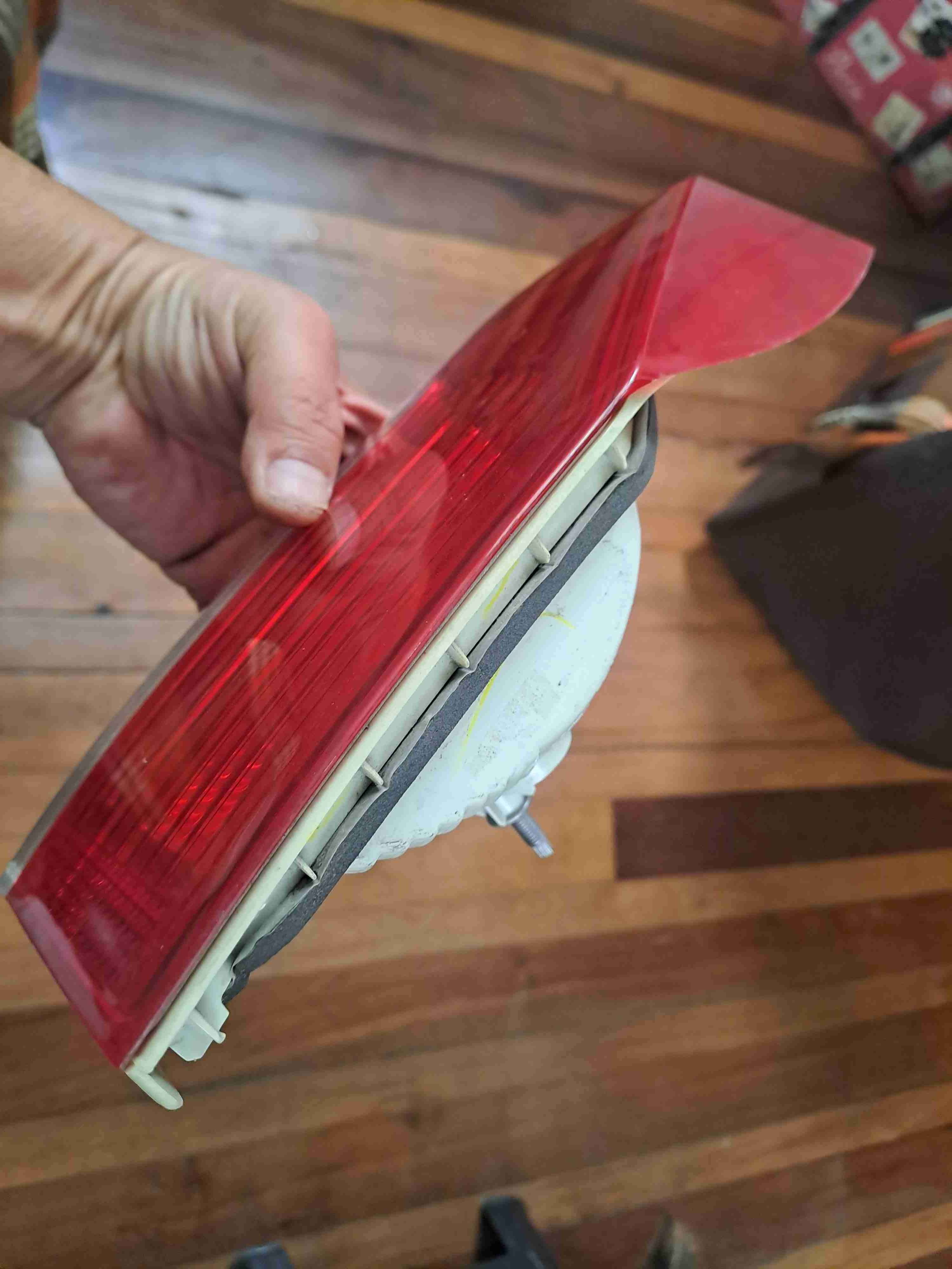 Luz trasera para auto - miniatura 3