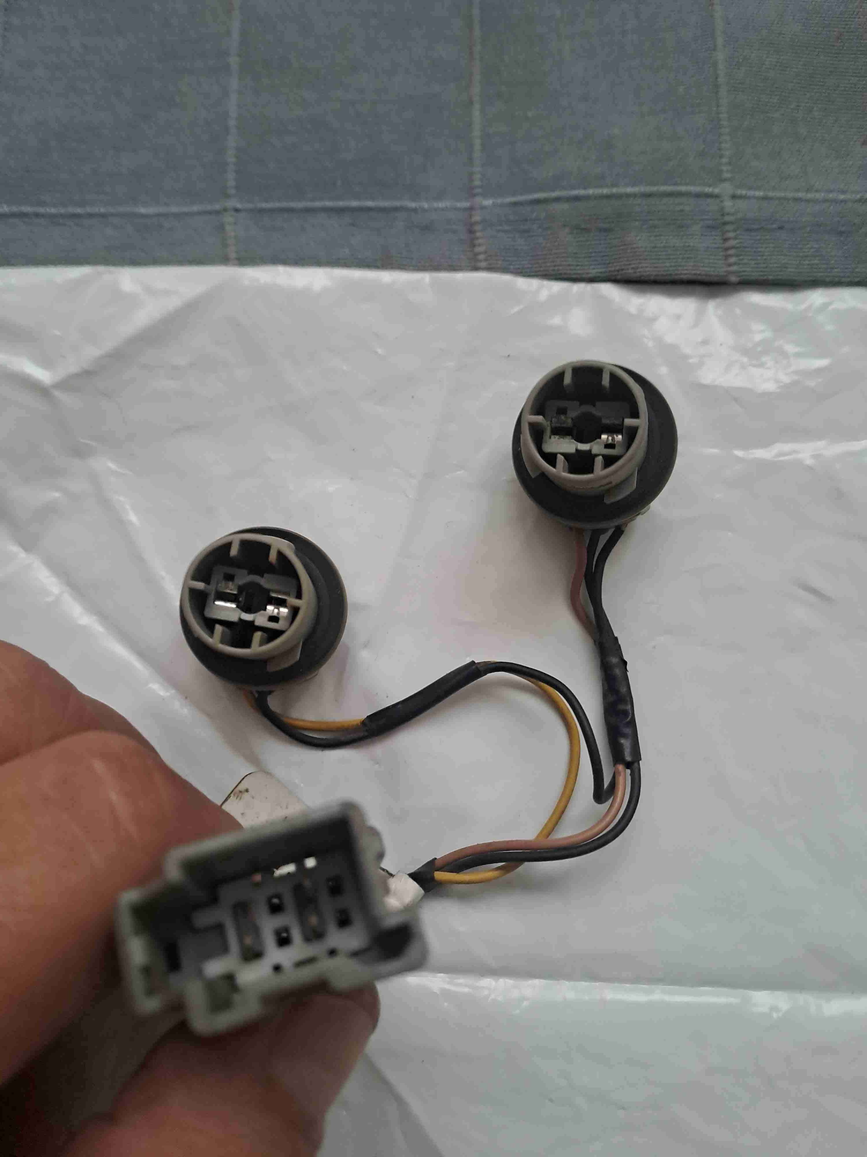 Luz trasera para auto - miniatura 4