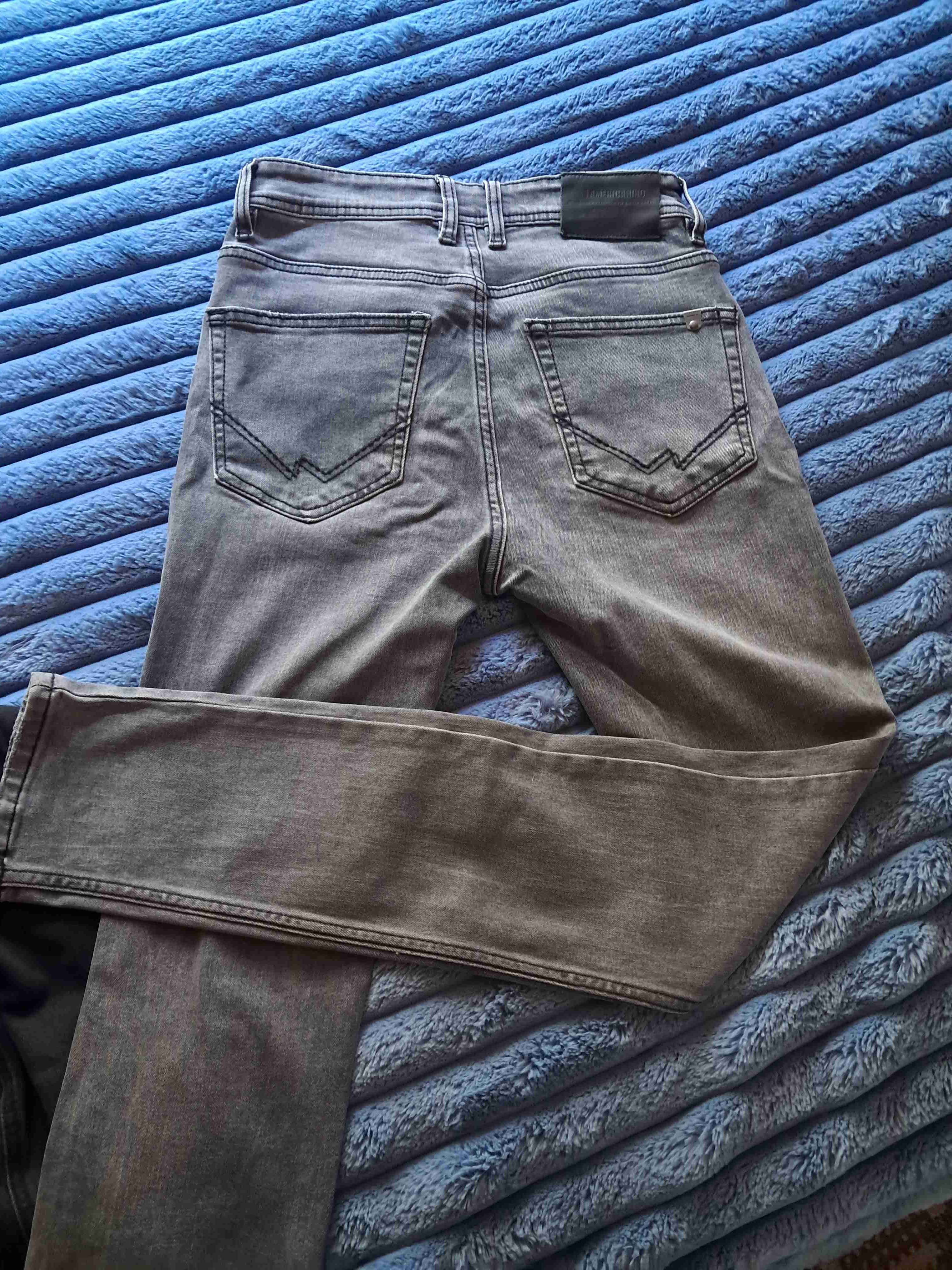 Jeans grises desgastados - miniatura 2