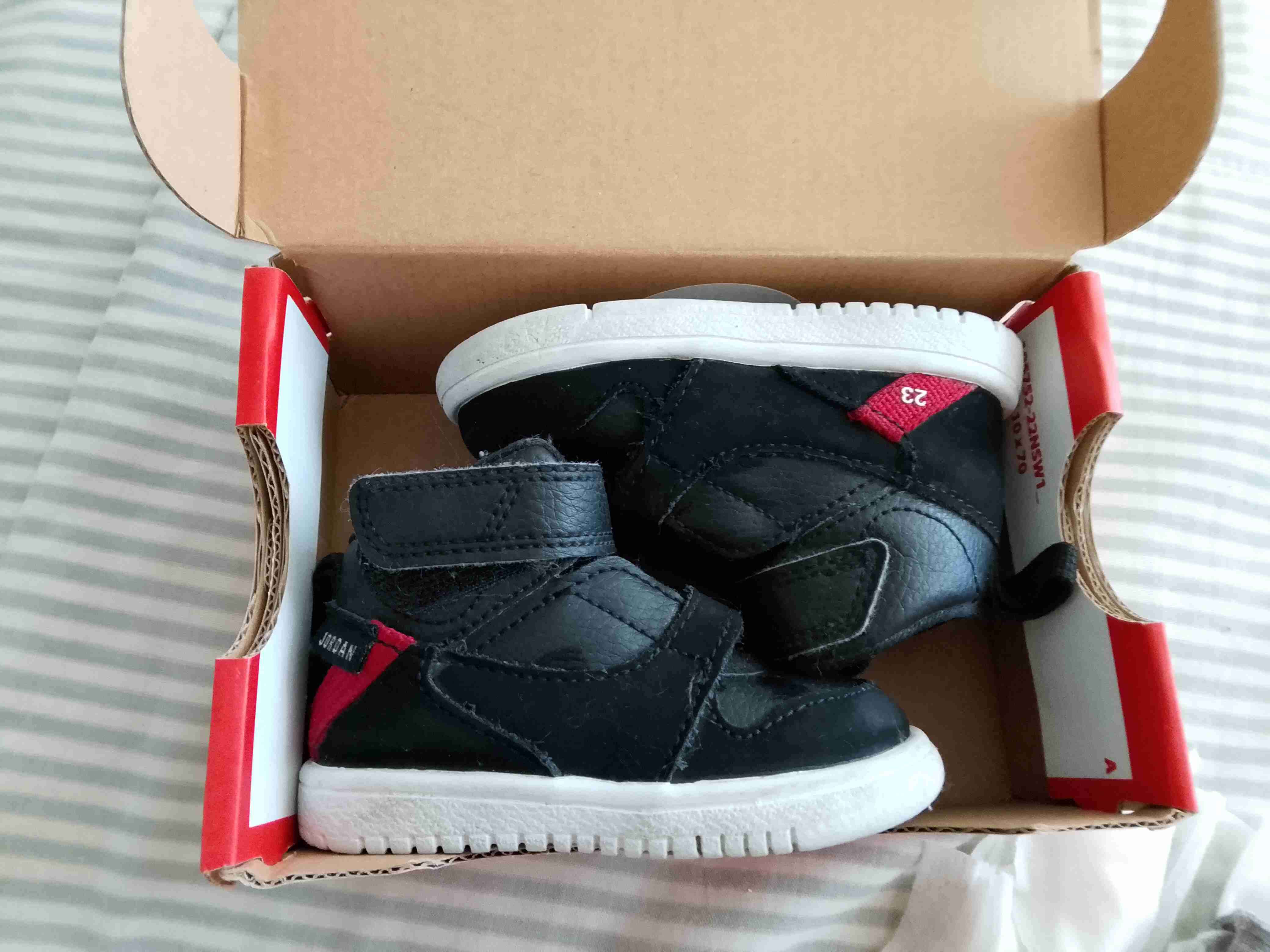 Zapatillas negras para niño - 1