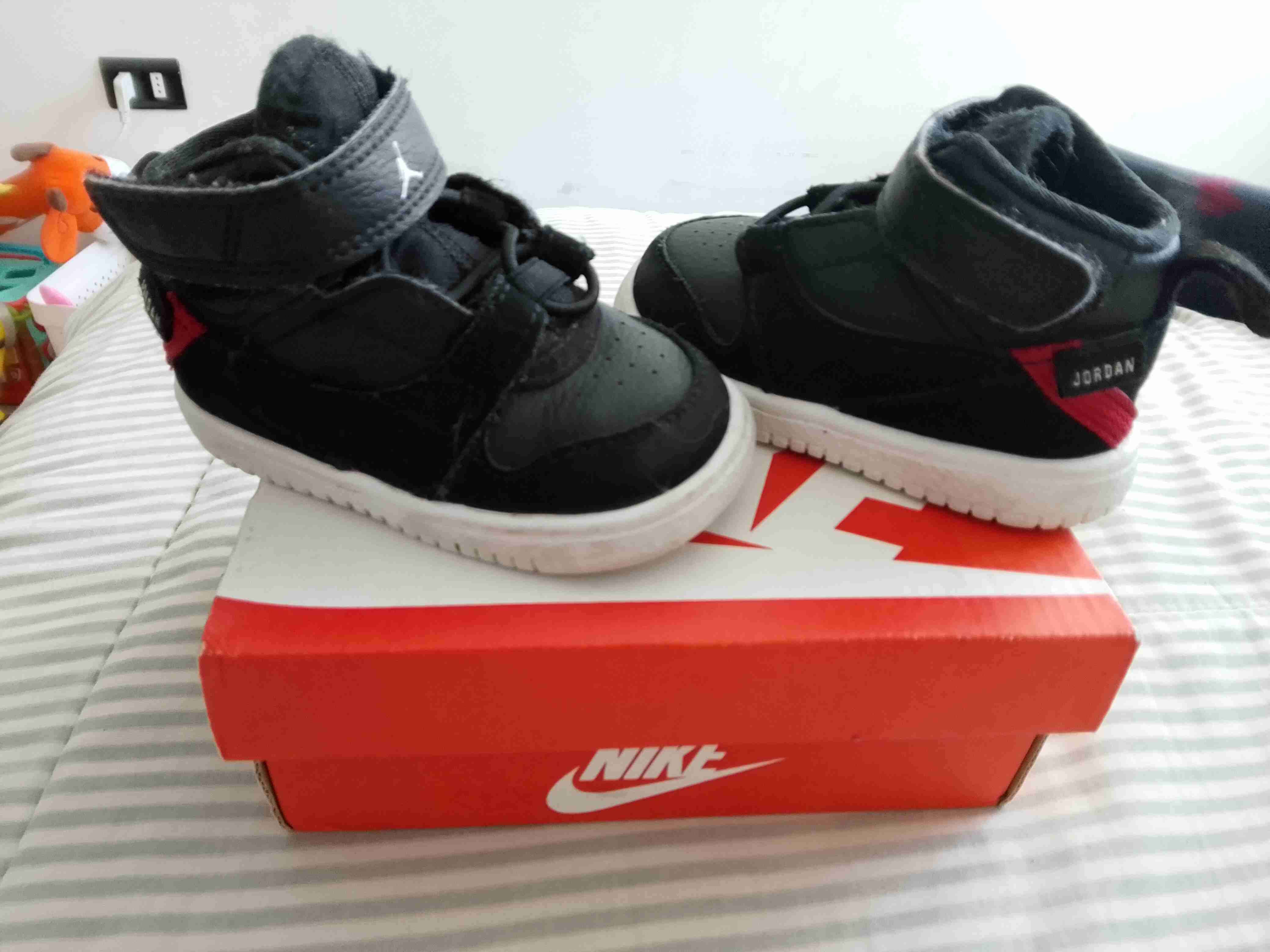 Zapatillas negras para niño - 2