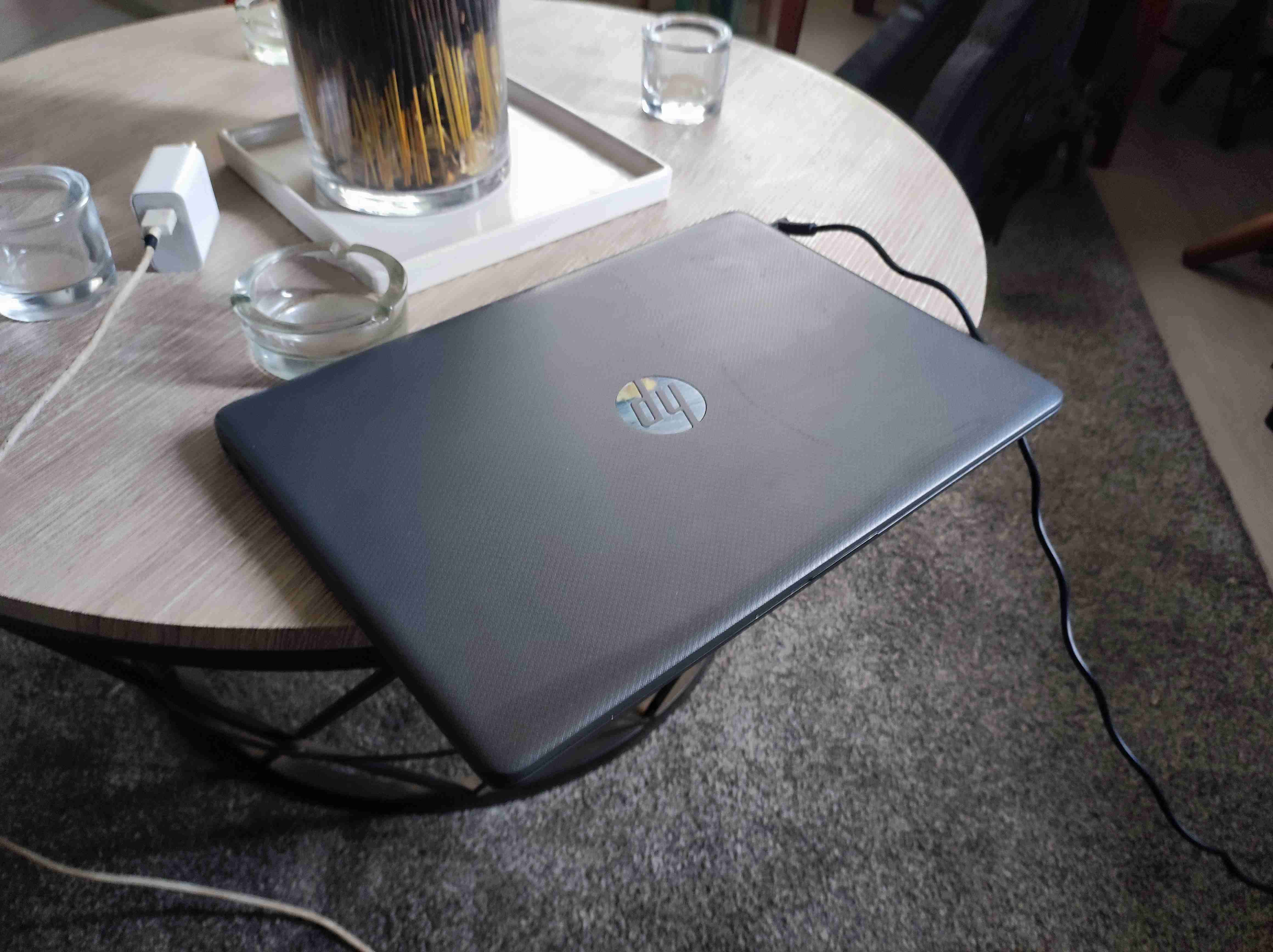 Laptop HP gris - miniatura 1