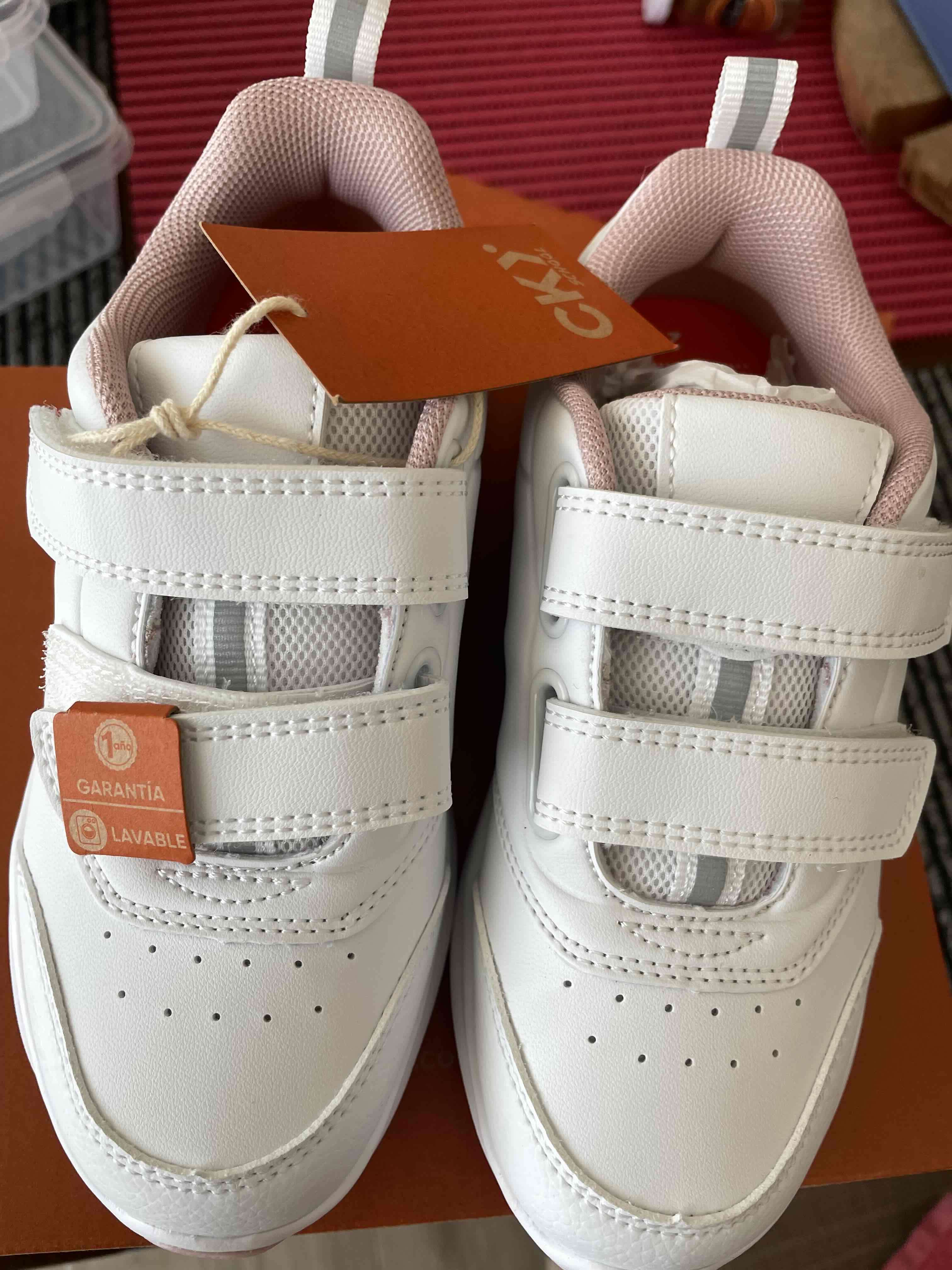 Zapatillas blancas para niños - miniatura 2