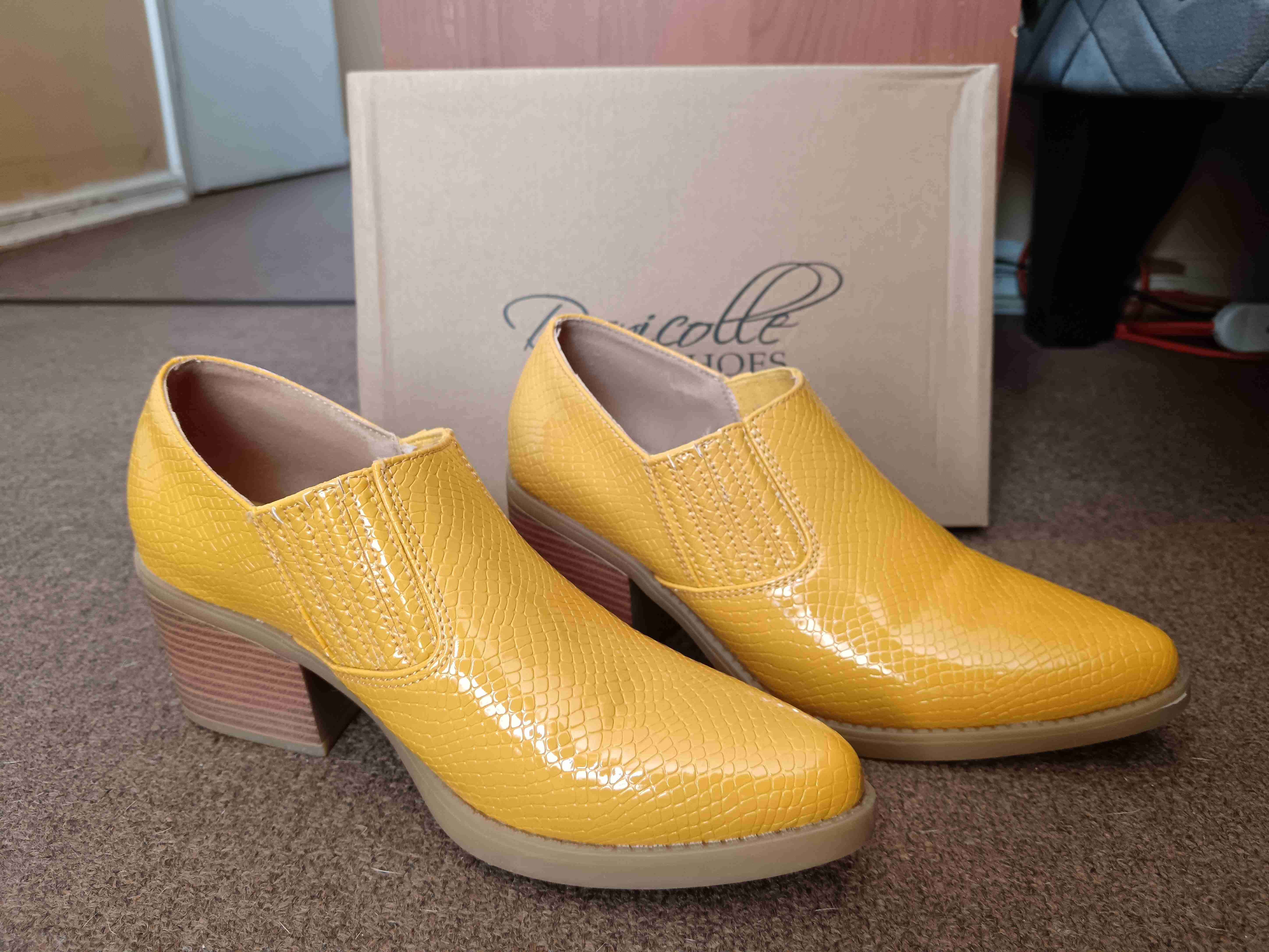 Botines amarillos de charol - miniatura 3