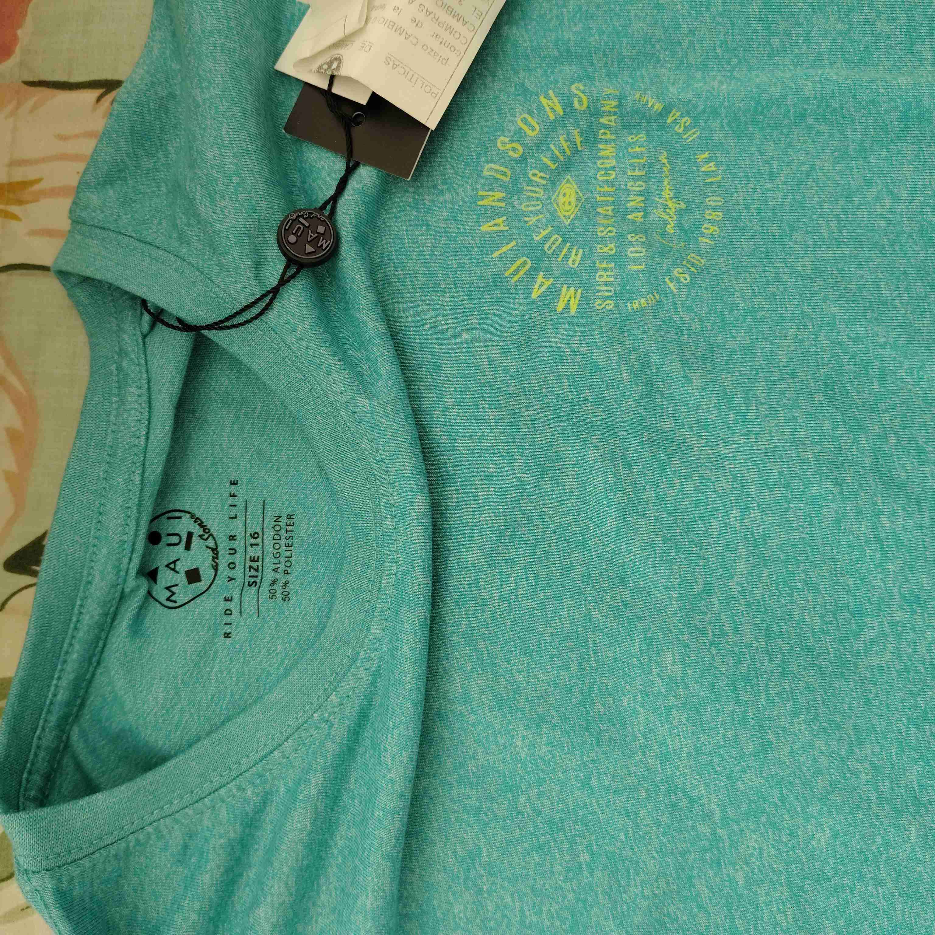 Polera azul con etiqueta - miniatura 2