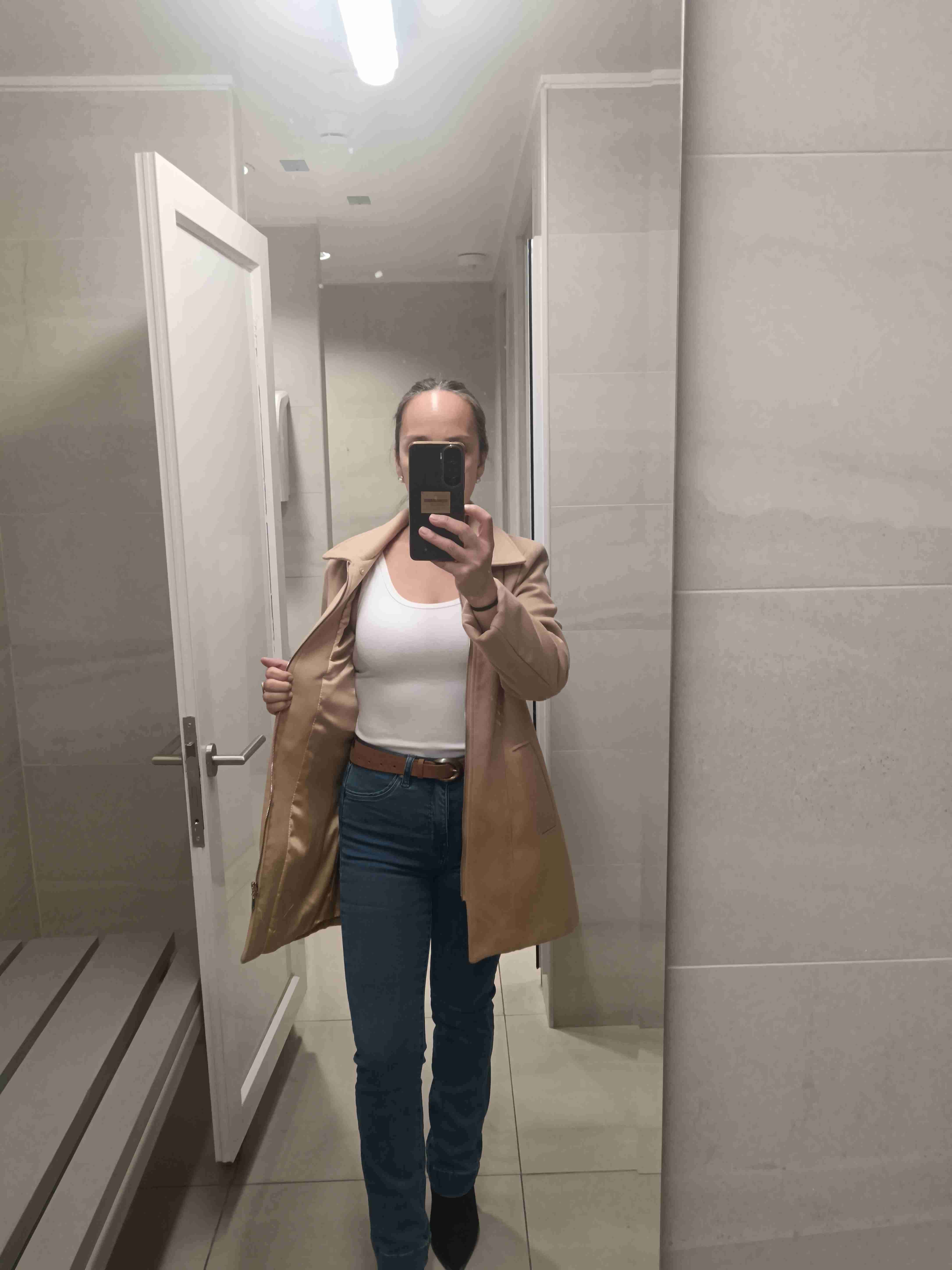 Abrigo camel de mujer - miniatura 3