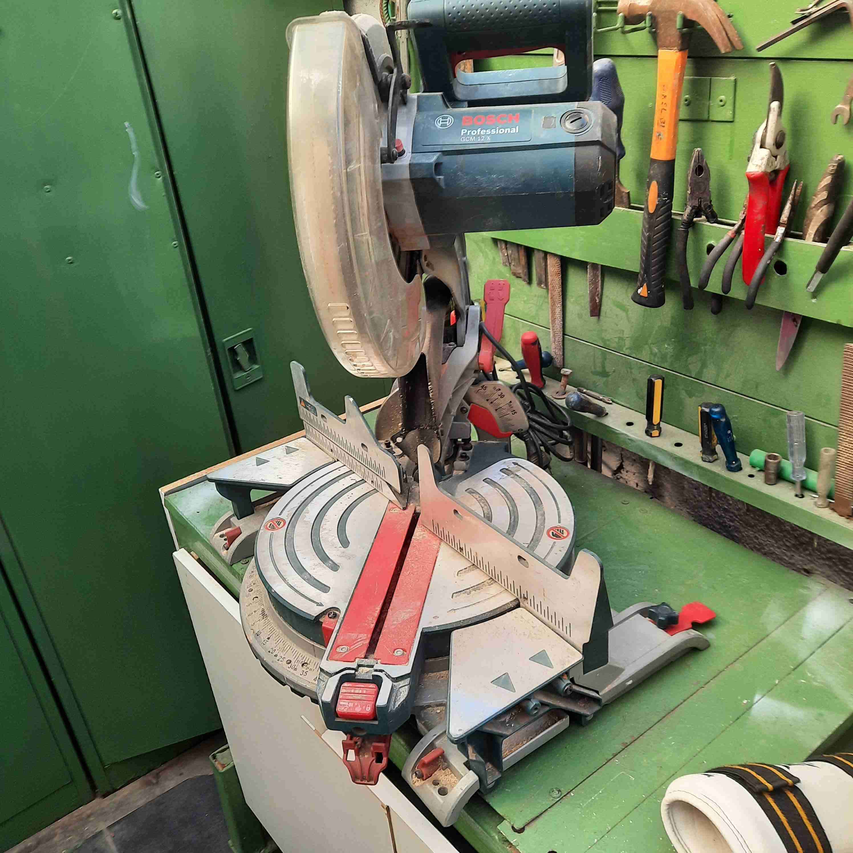 Sierra Ingletadora Bosch Professional - miniatura 2