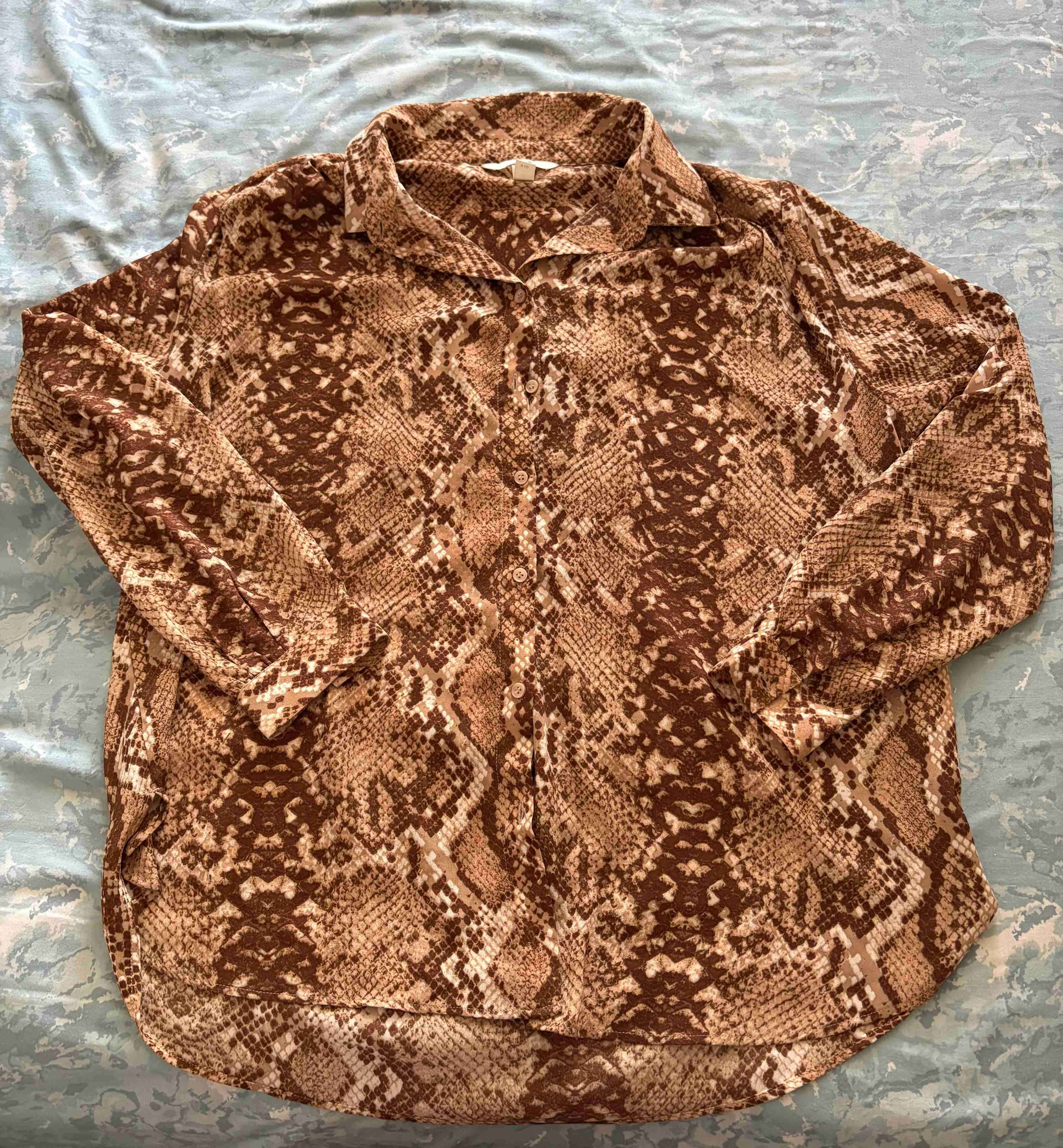 Blusa estampado serpiente - miniatura 2