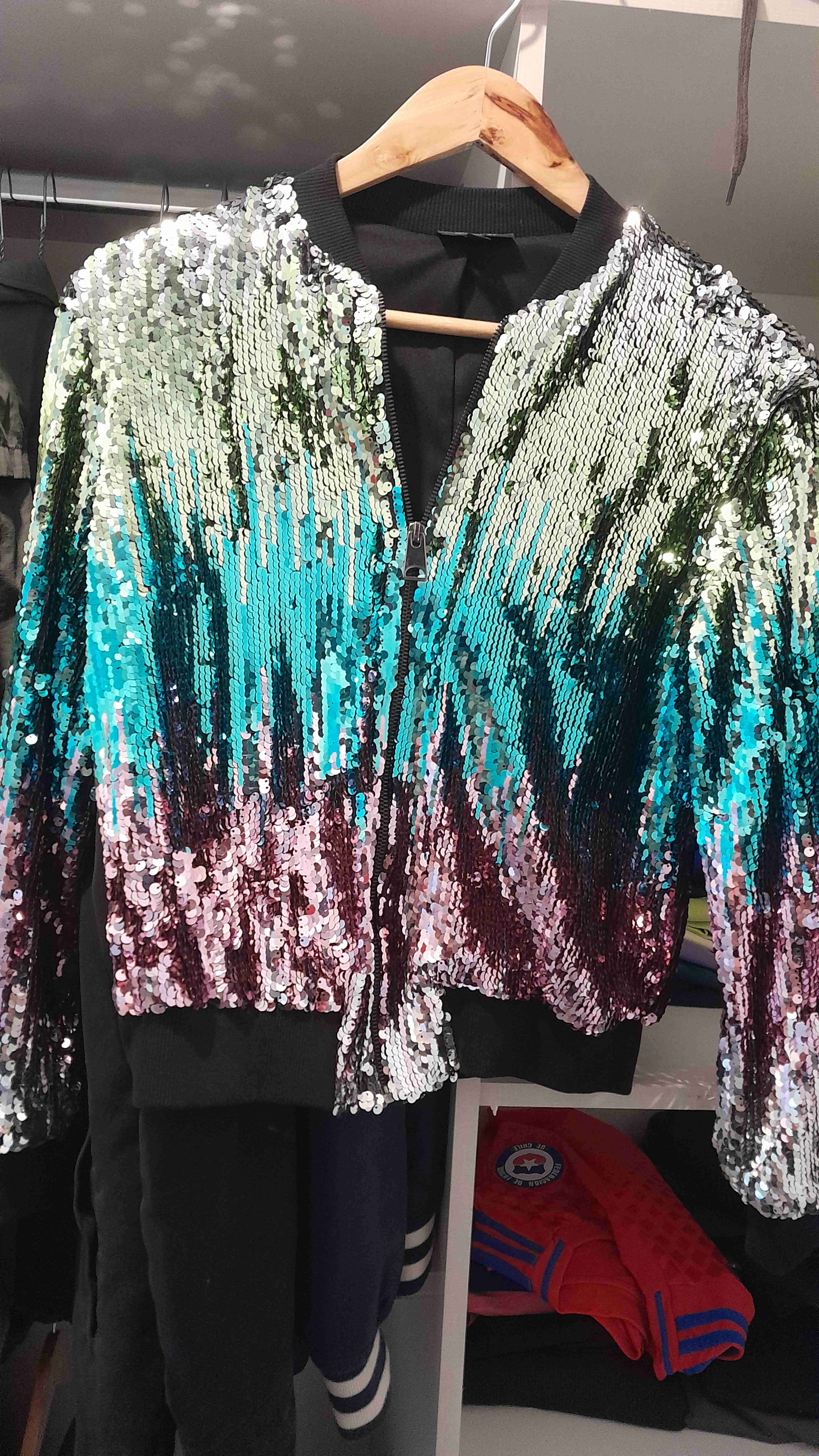 Chaqueta con lentejuelas multicolor