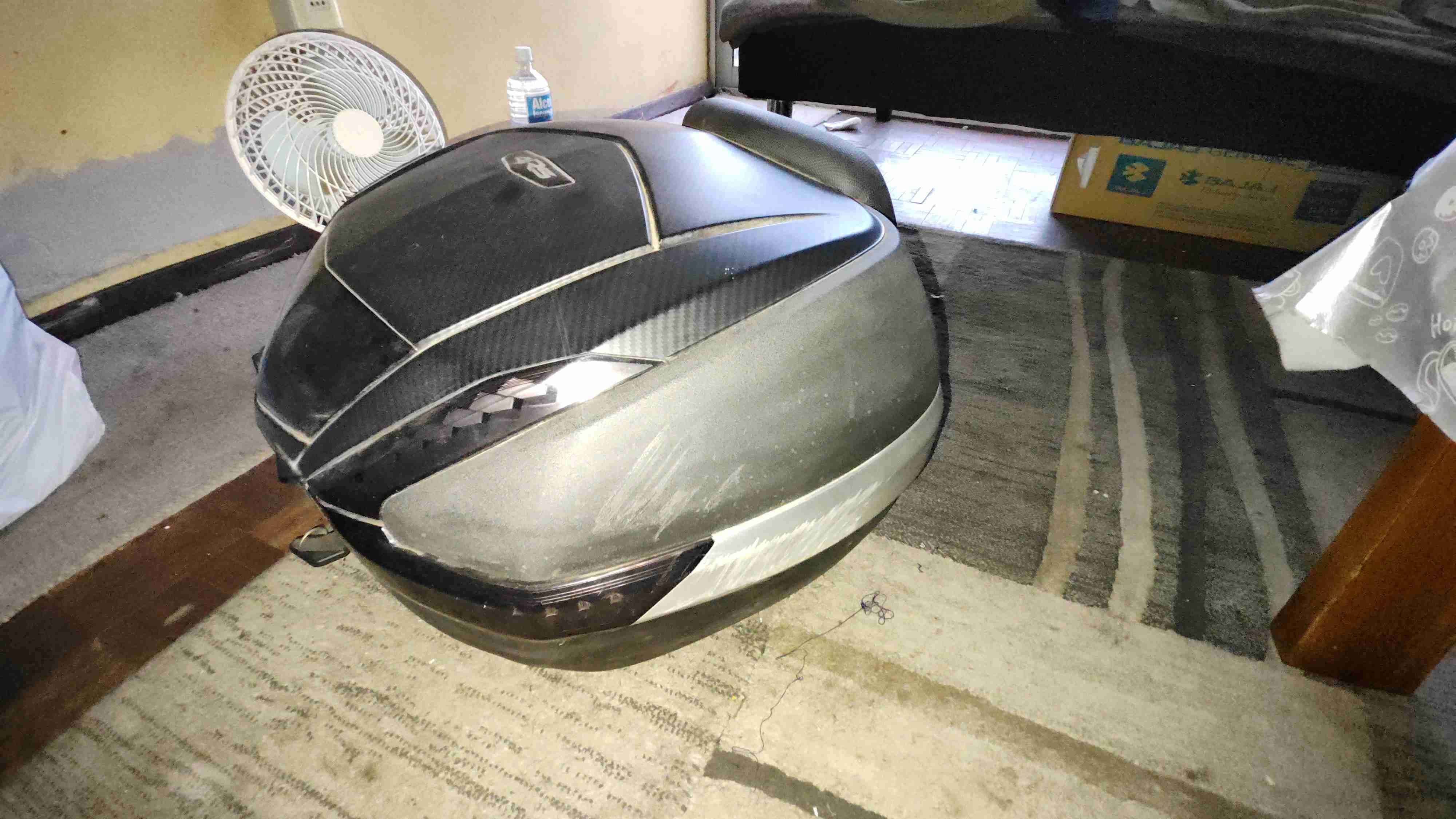 Baúl trasero para moto negro - miniatura 2