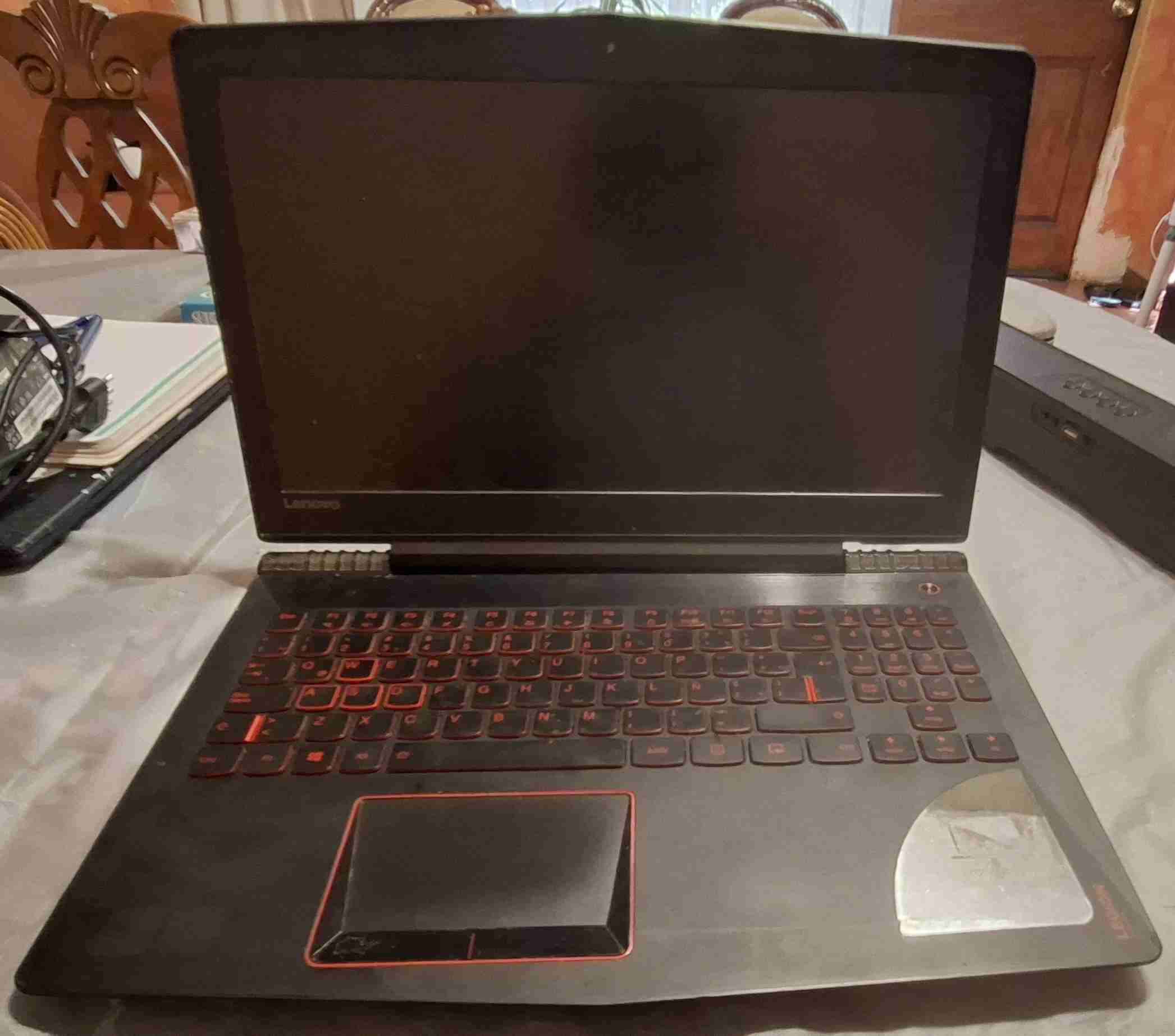 Lenovo y520