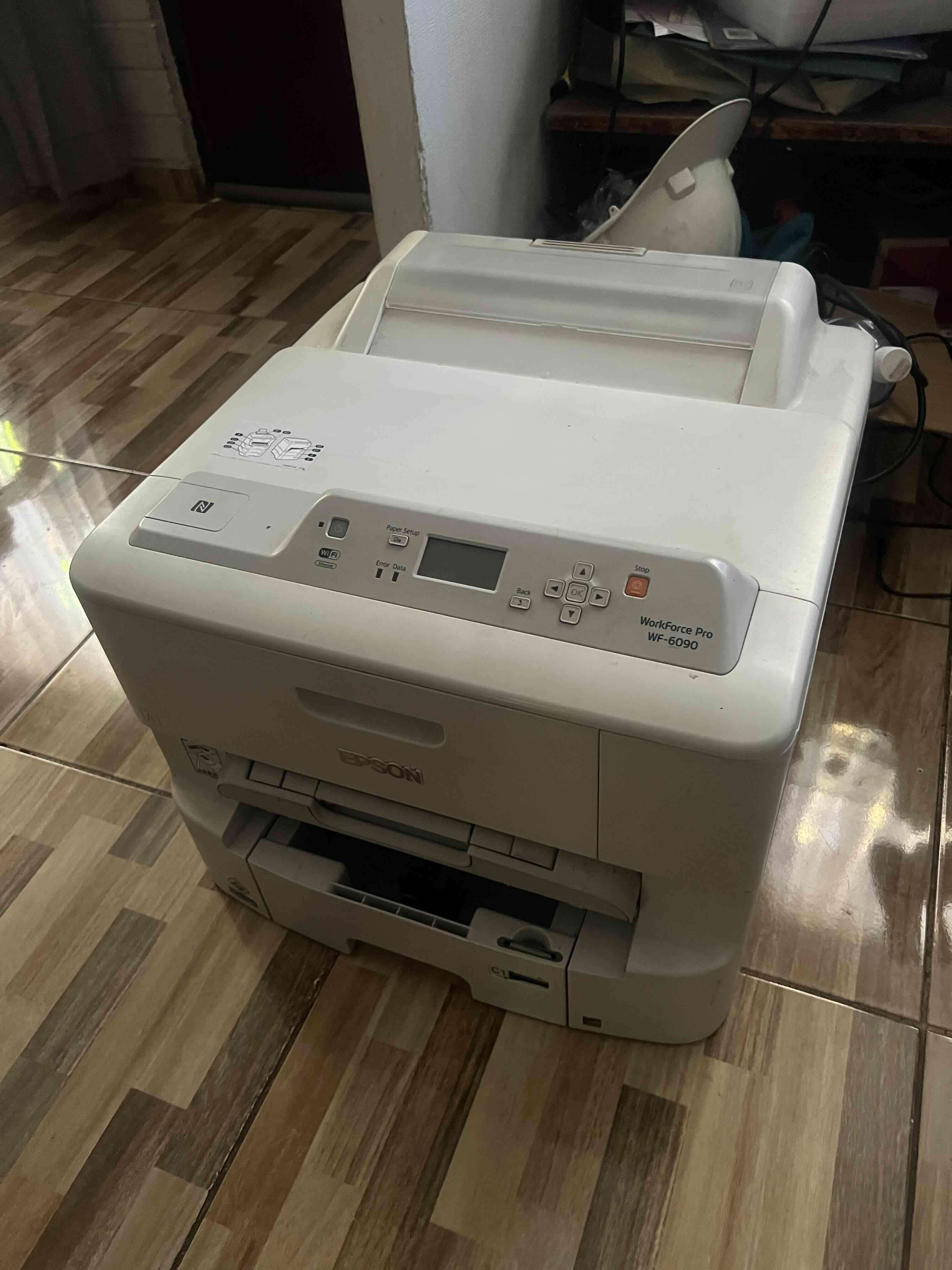 Impresora multifuncional Epson blanca - miniatura 1