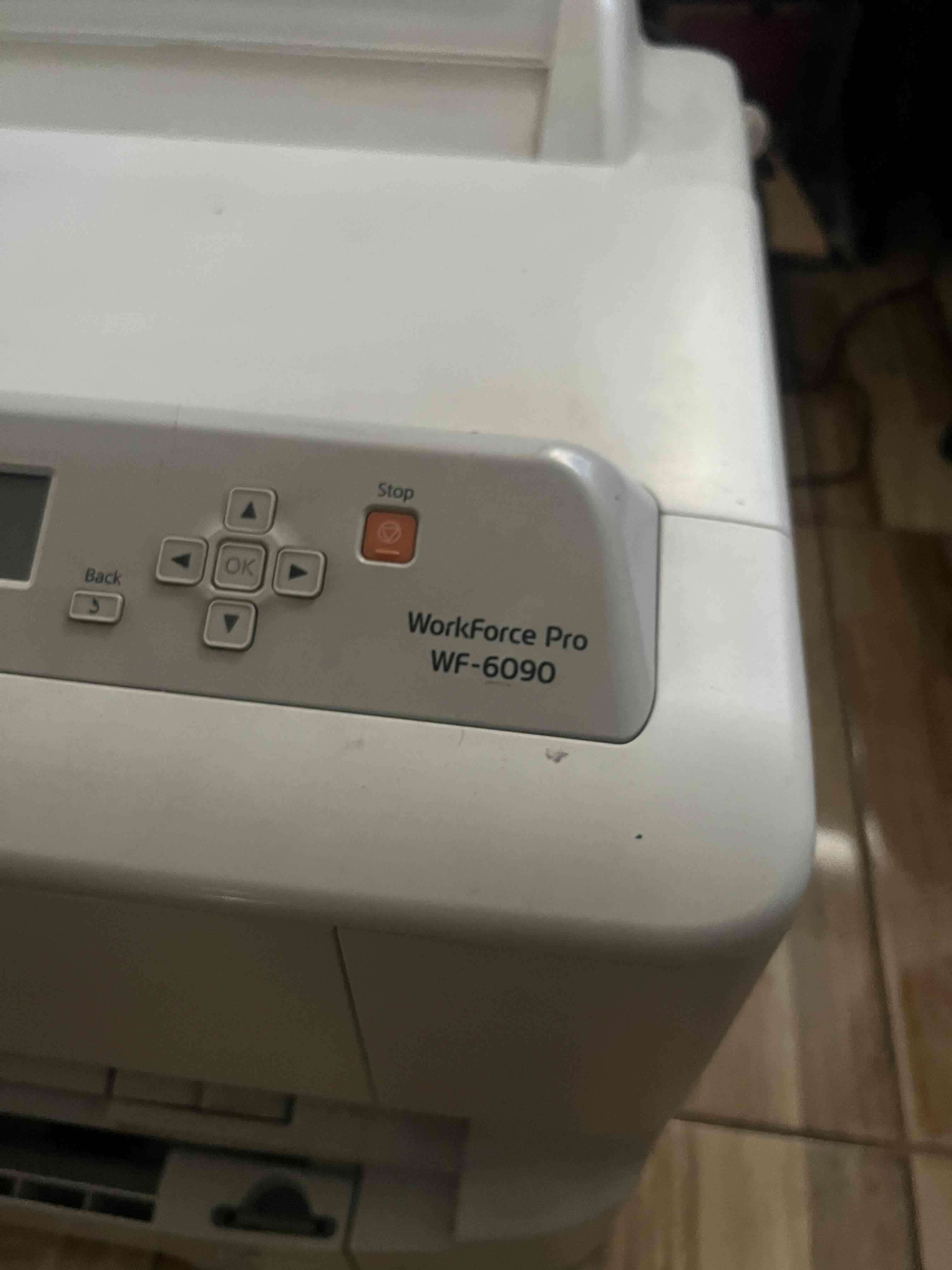 Impresora multifuncional Epson blanca - miniatura 2