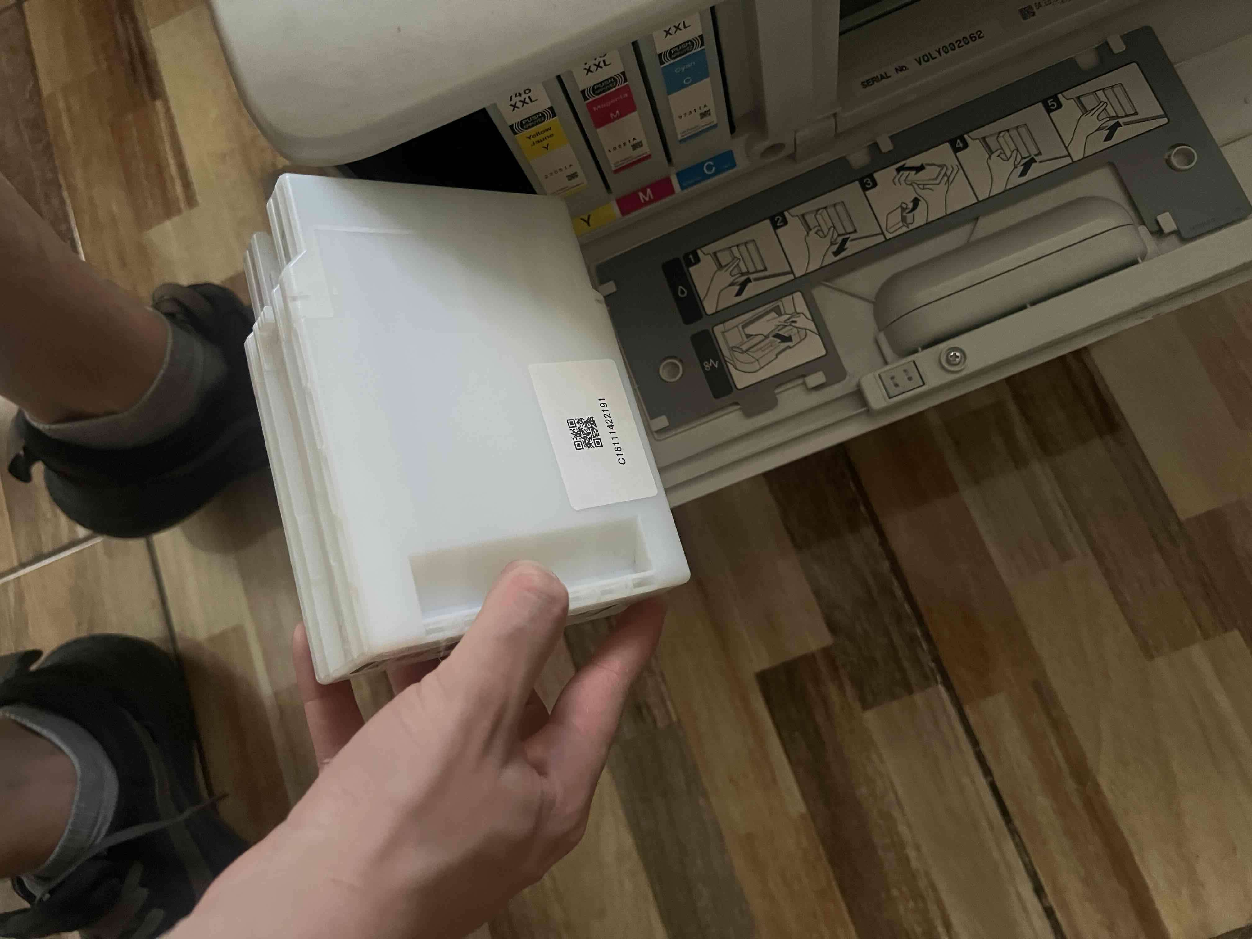 Impresora multifuncional Epson blanca - miniatura 4