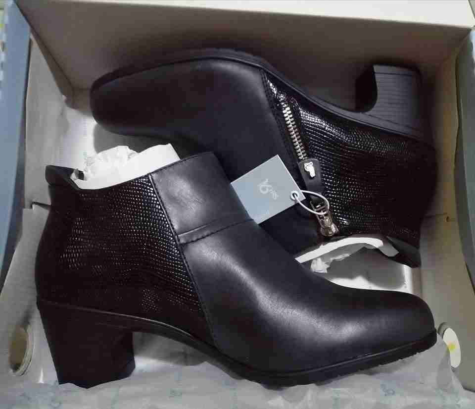 Botines negros con cierre y taco grueso - 1