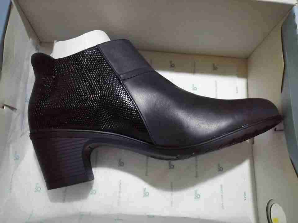 Botines negros con cierre y taco grueso - 4