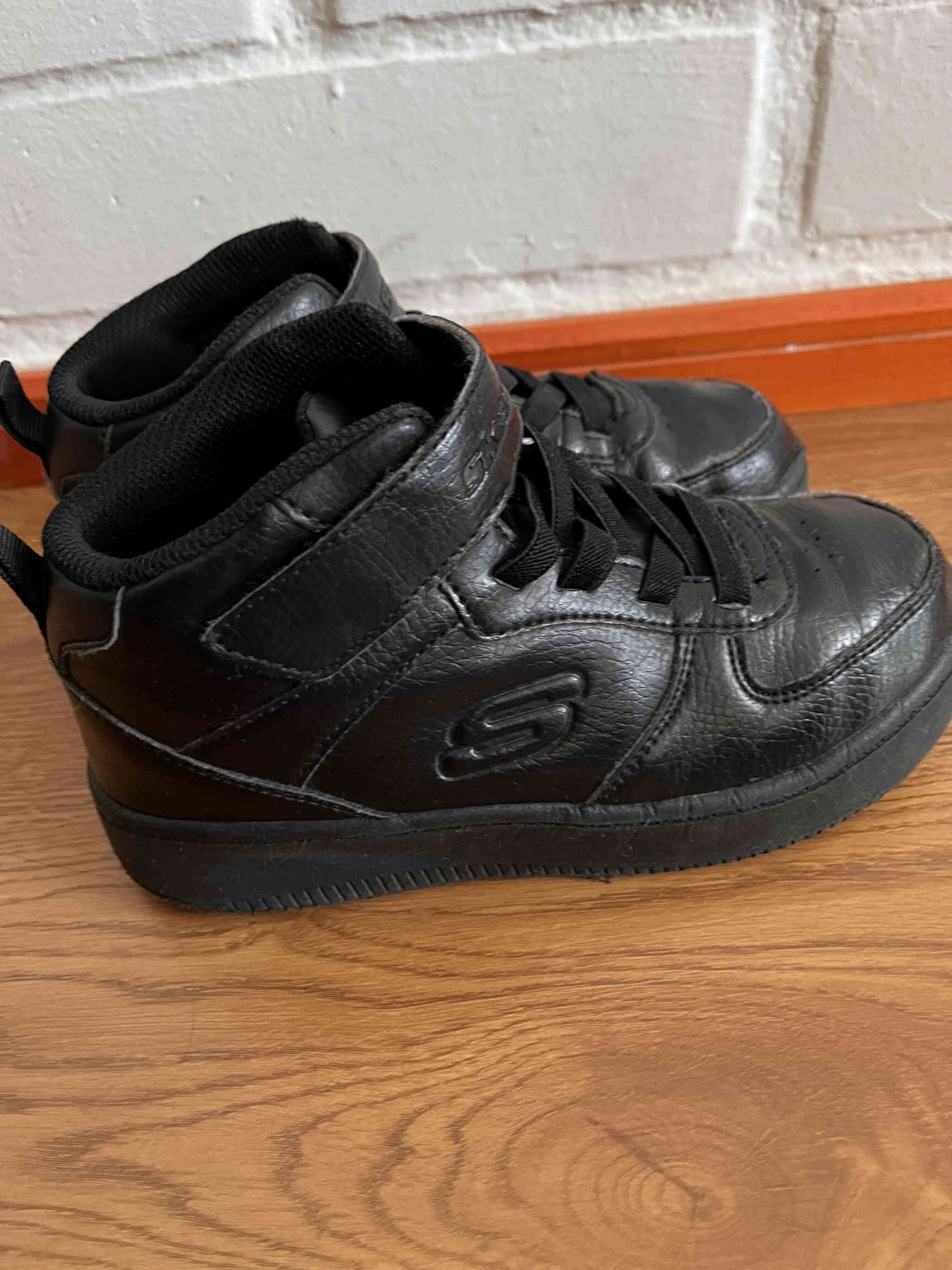 Zapatillas negras con velcro, sckechers - miniatura 2