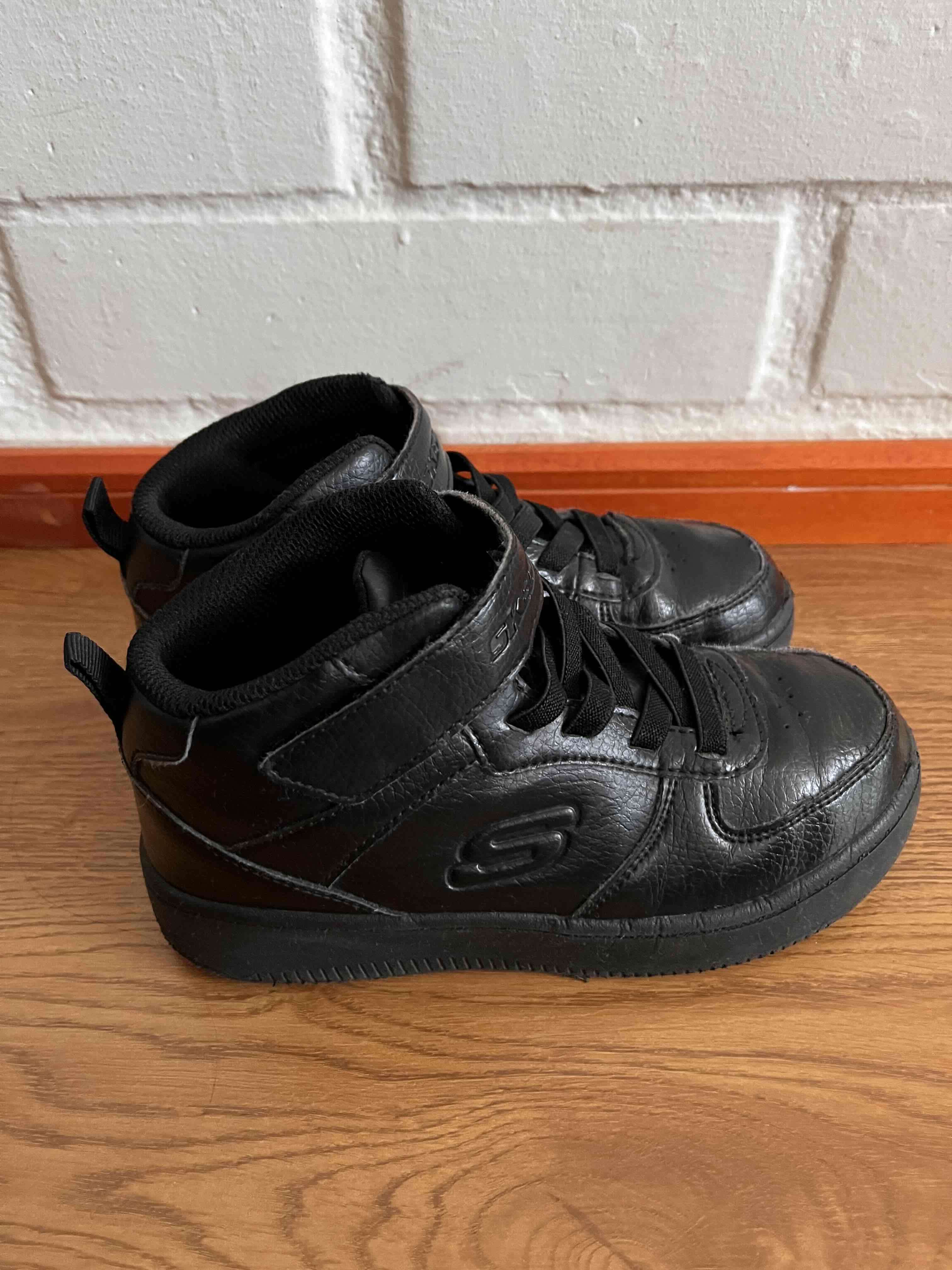 Zapatillas negras con velcro, sckechers - miniatura 3