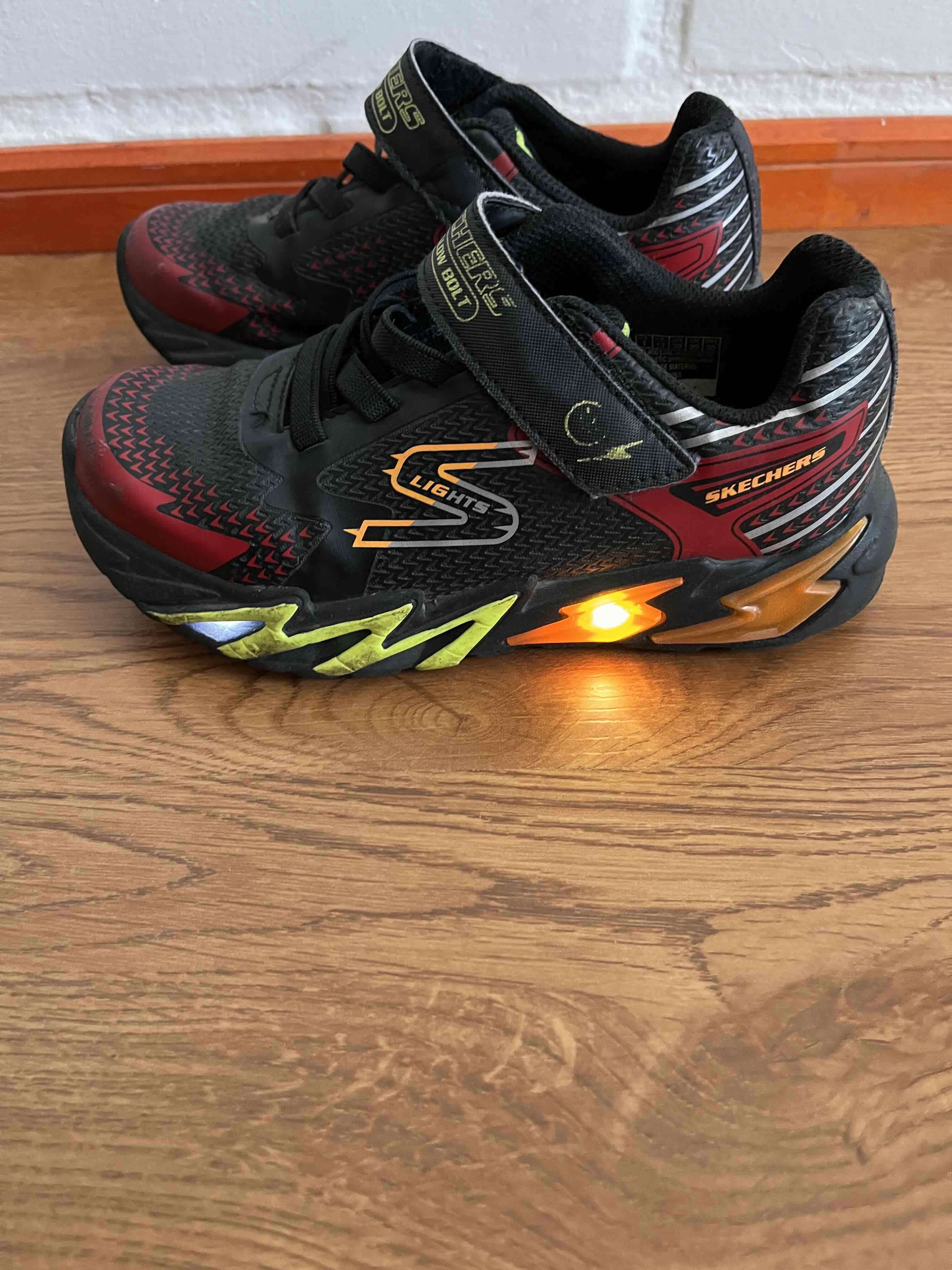 Zapatos Skechers con luces - miniatura 2