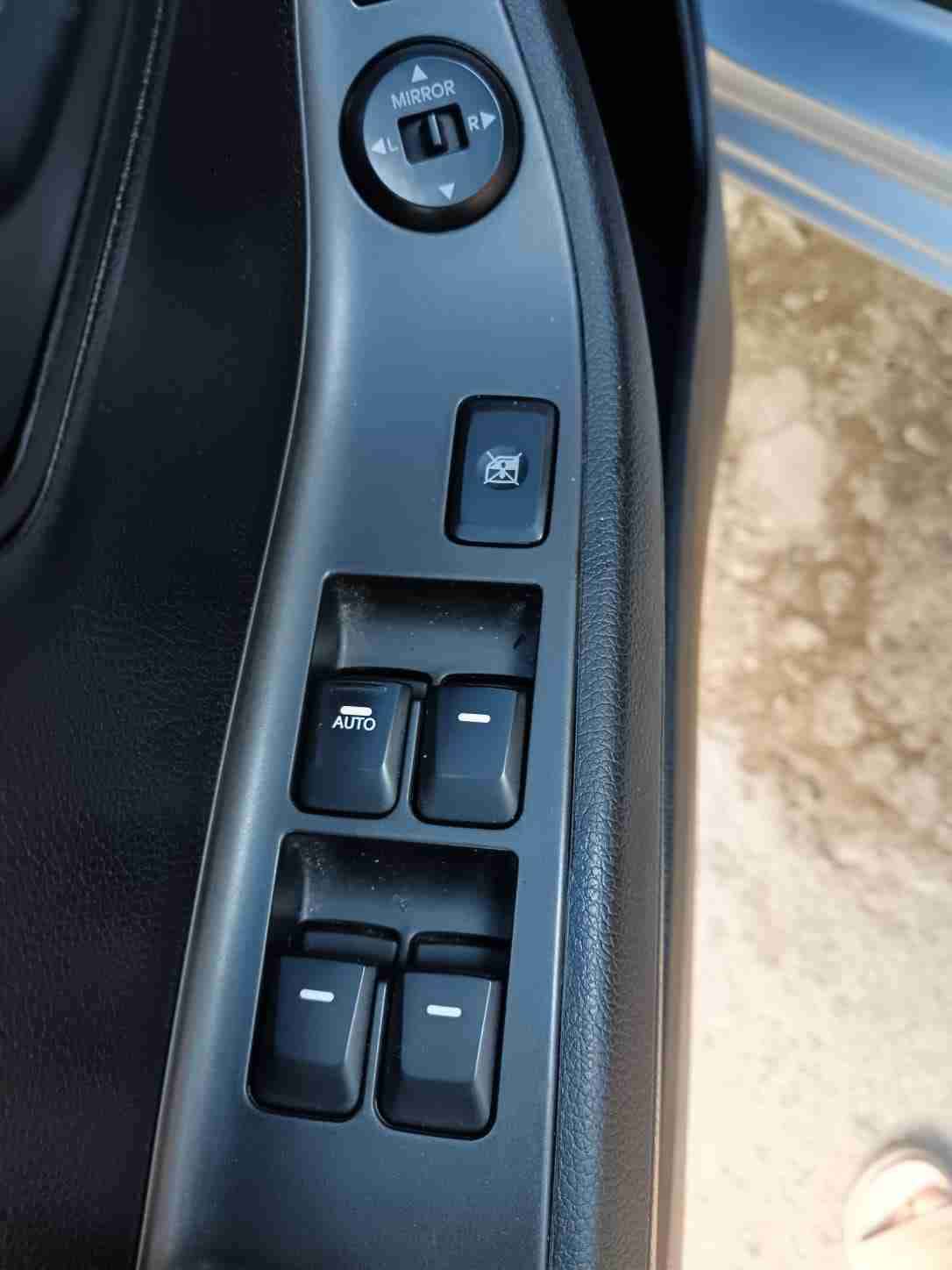 Auto Kia Morning plateado 2015 - miniatura 4